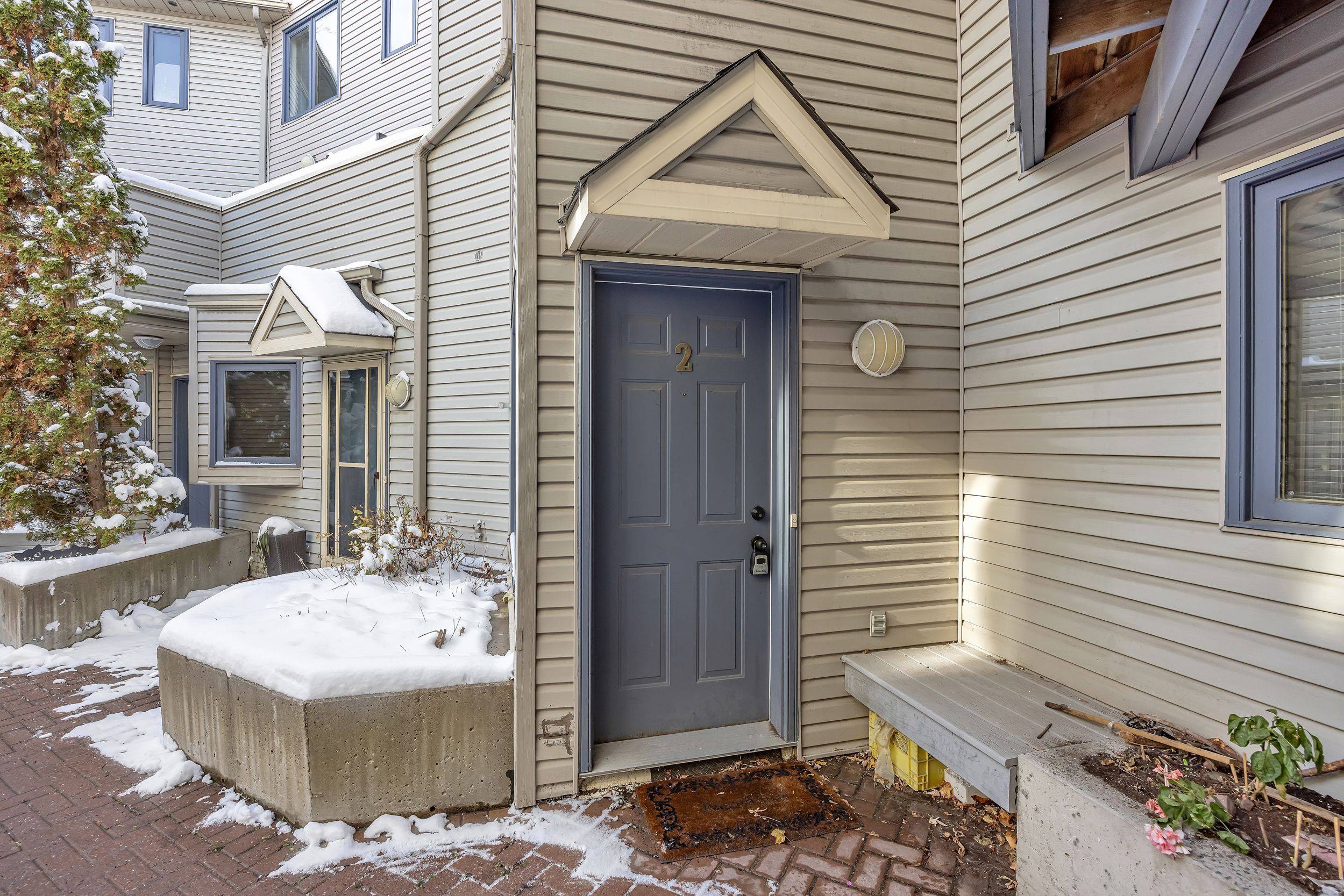 Ottawa Centre, ON K1R 5H5,518 Lisgar ST #2