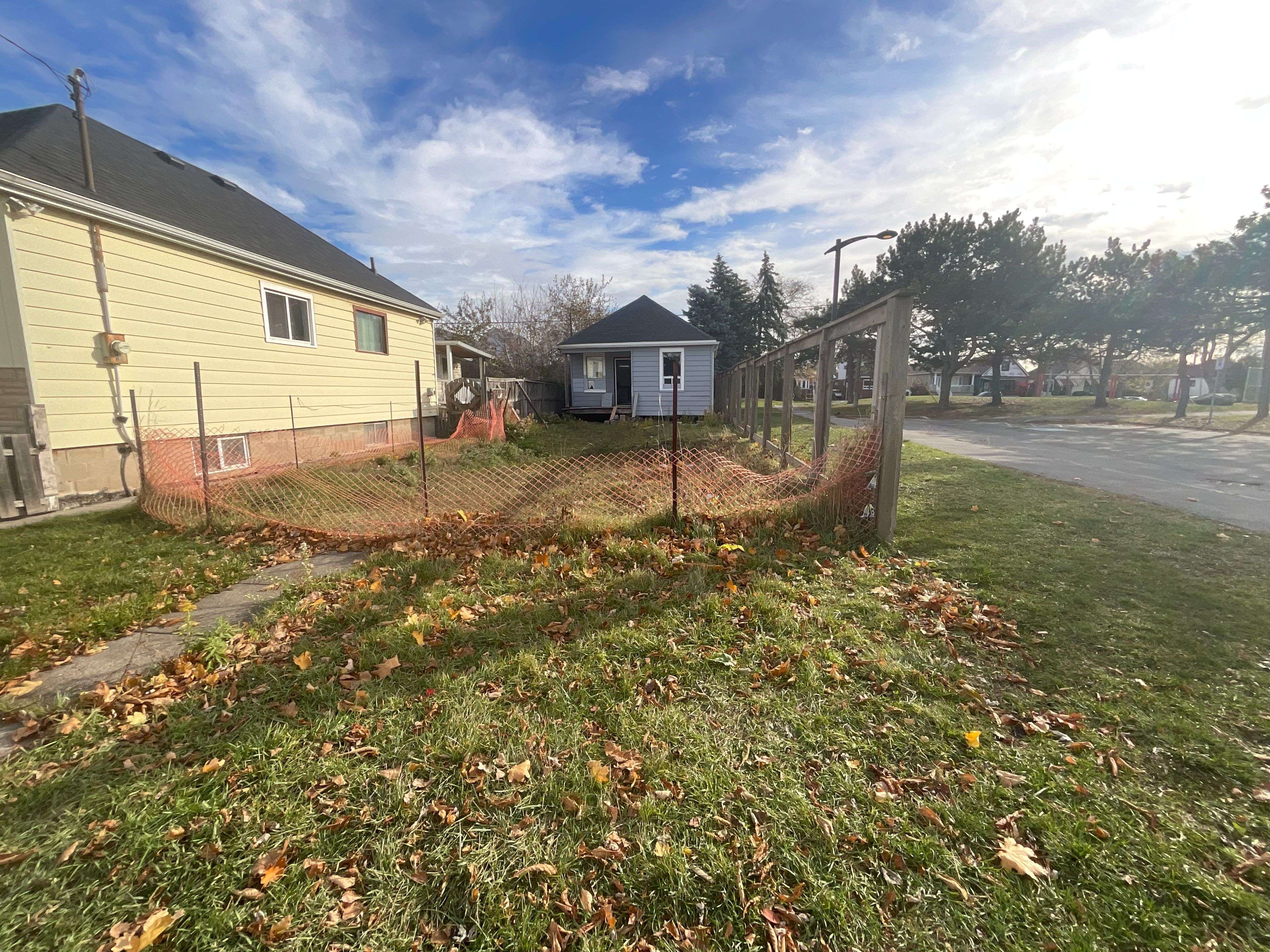 Hamilton, ON L8H 5B5,230 Cope ST