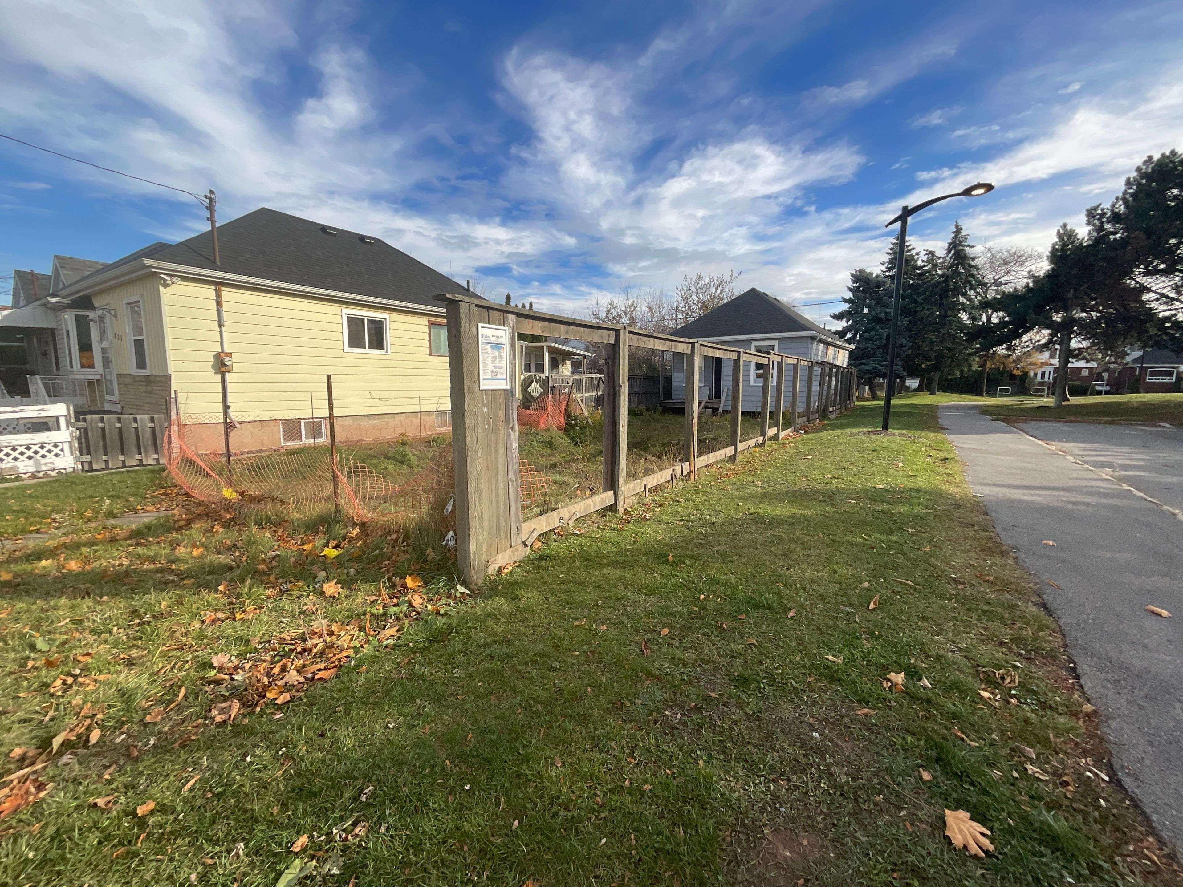 Hamilton, ON L8H 5B5,230 Cope ST