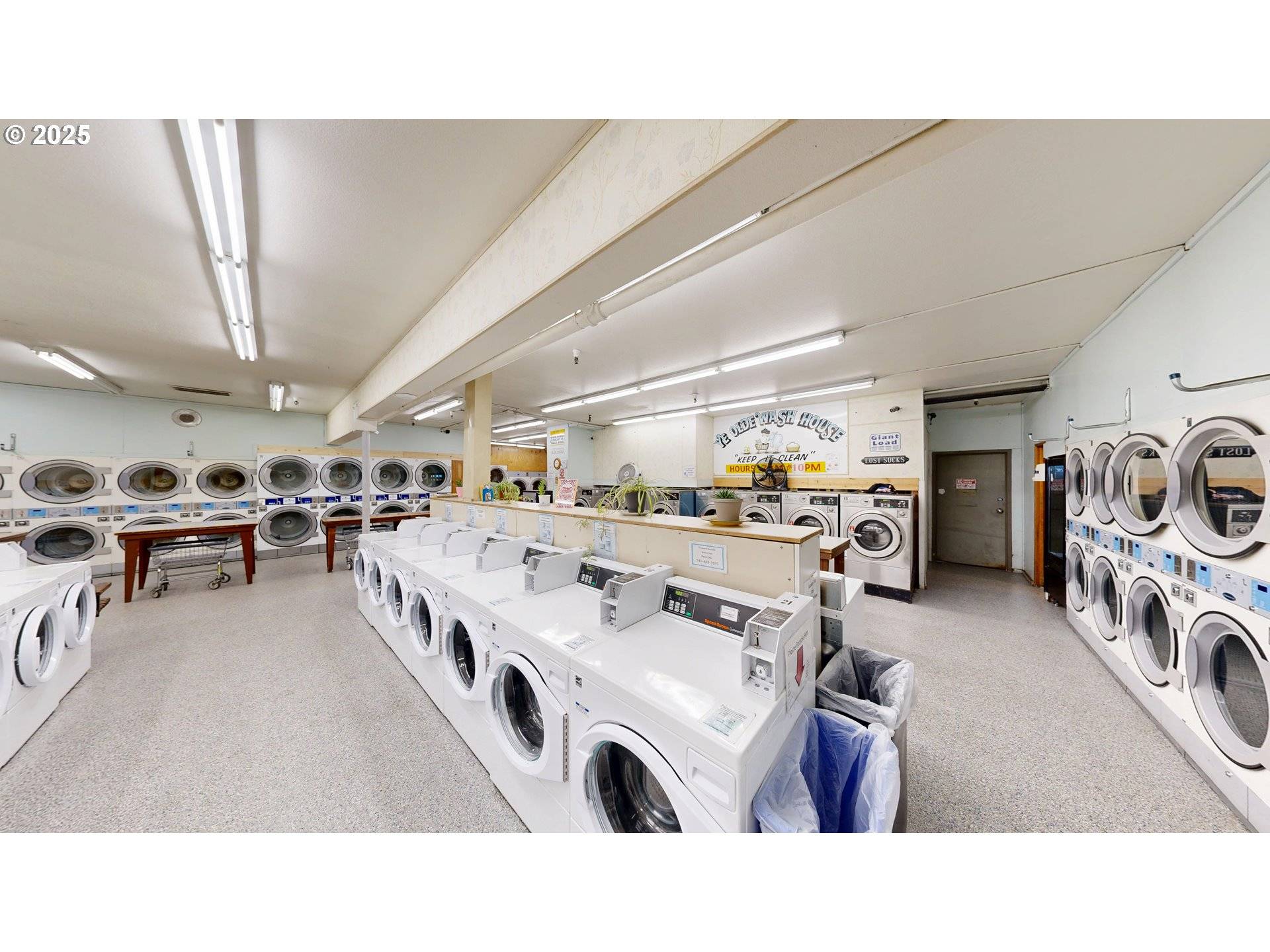 Brookings, OR 97415,97900 SHOPPING CENTER AVE