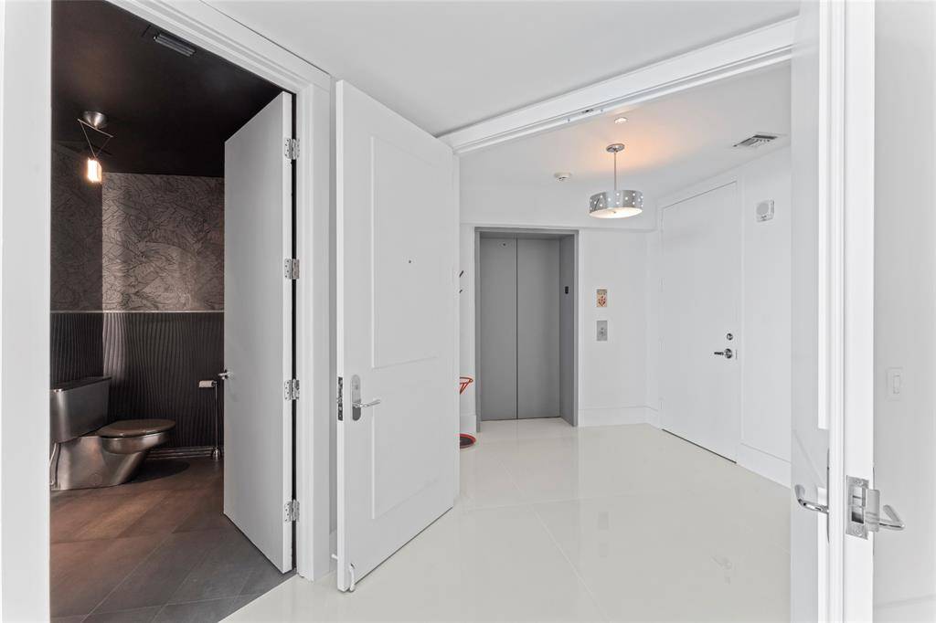 Miami Beach, FL 33140,5959 Collins Ave #1203