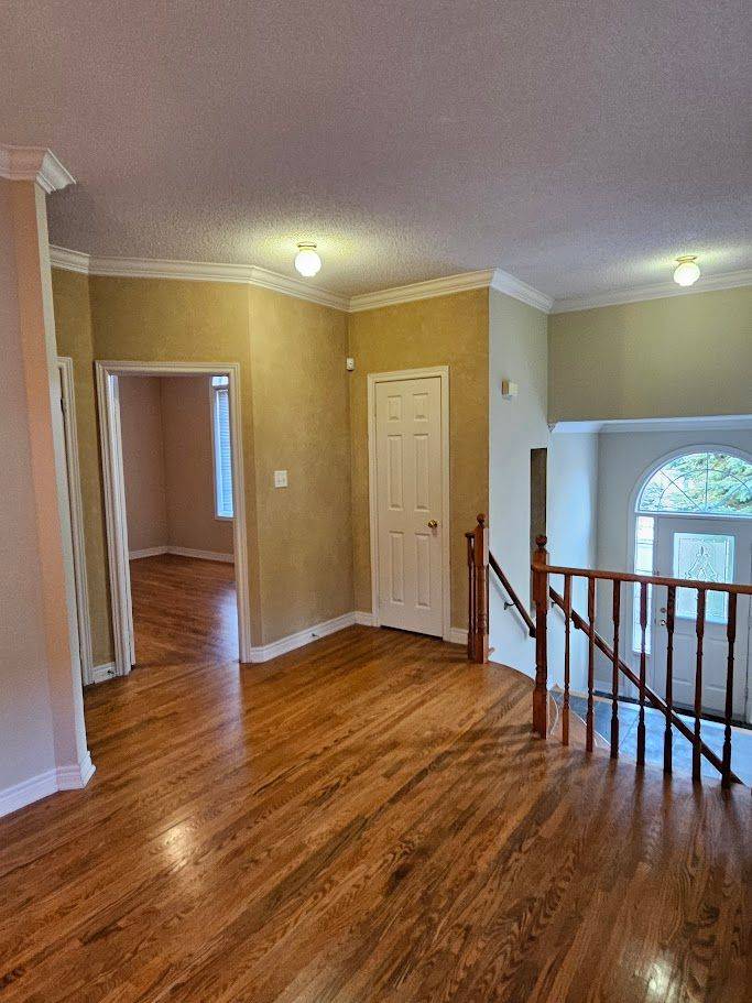 Aurora, ON L4G 6Z7,500 Stone RD