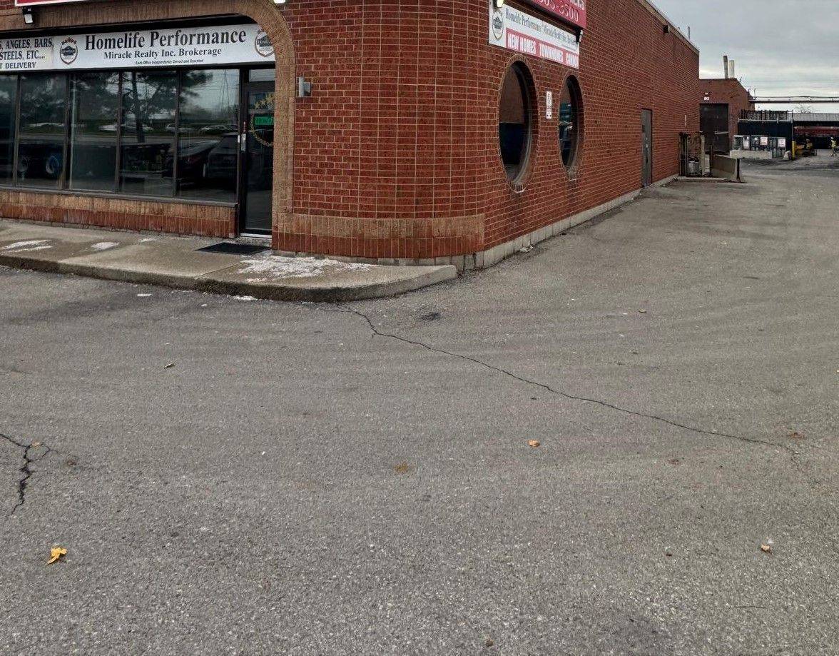 Mississauga, ON L5T 1Y7,6985 Davand DR #17