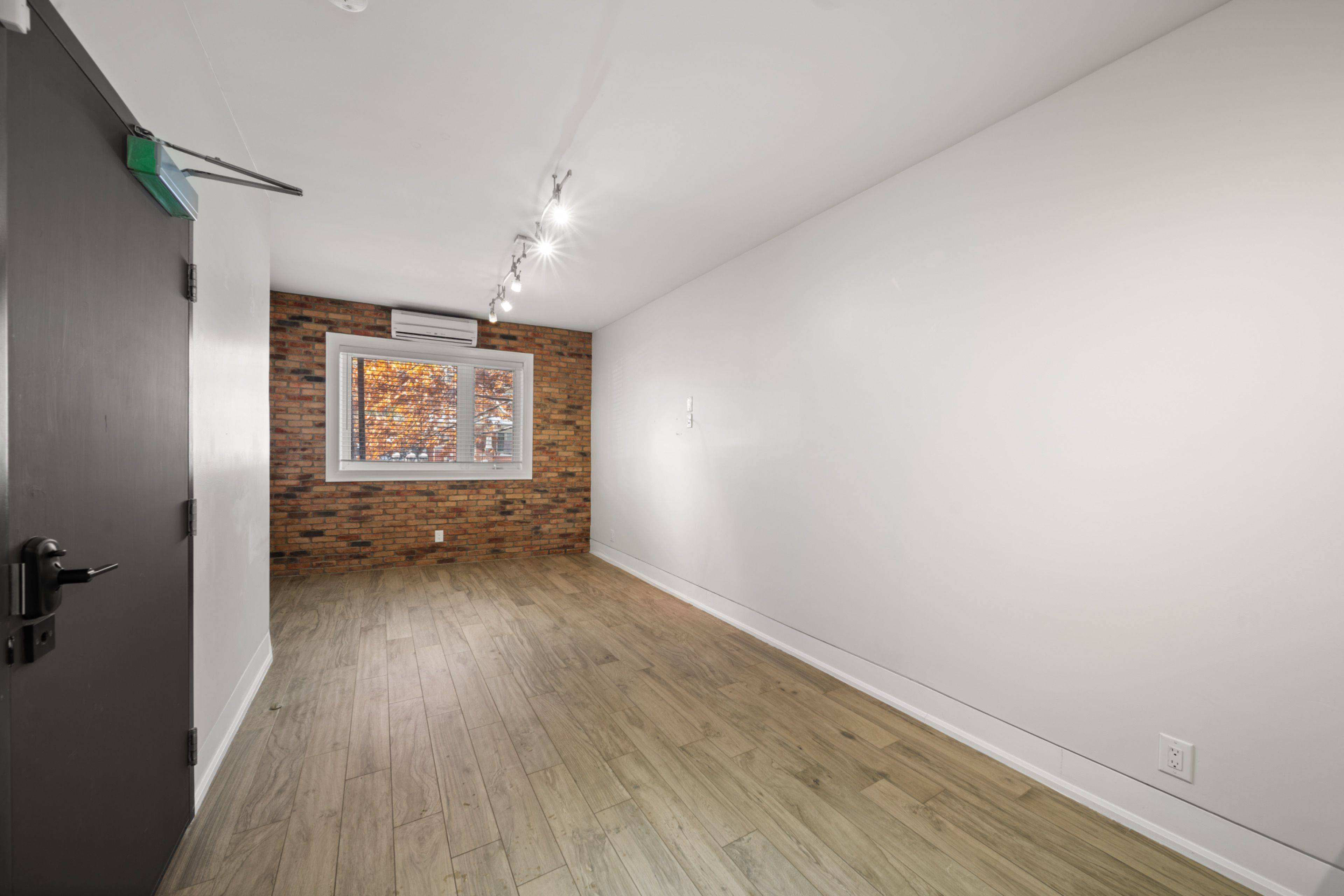 Toronto W02, ON M6S 2Z8,531 Runnymede RD