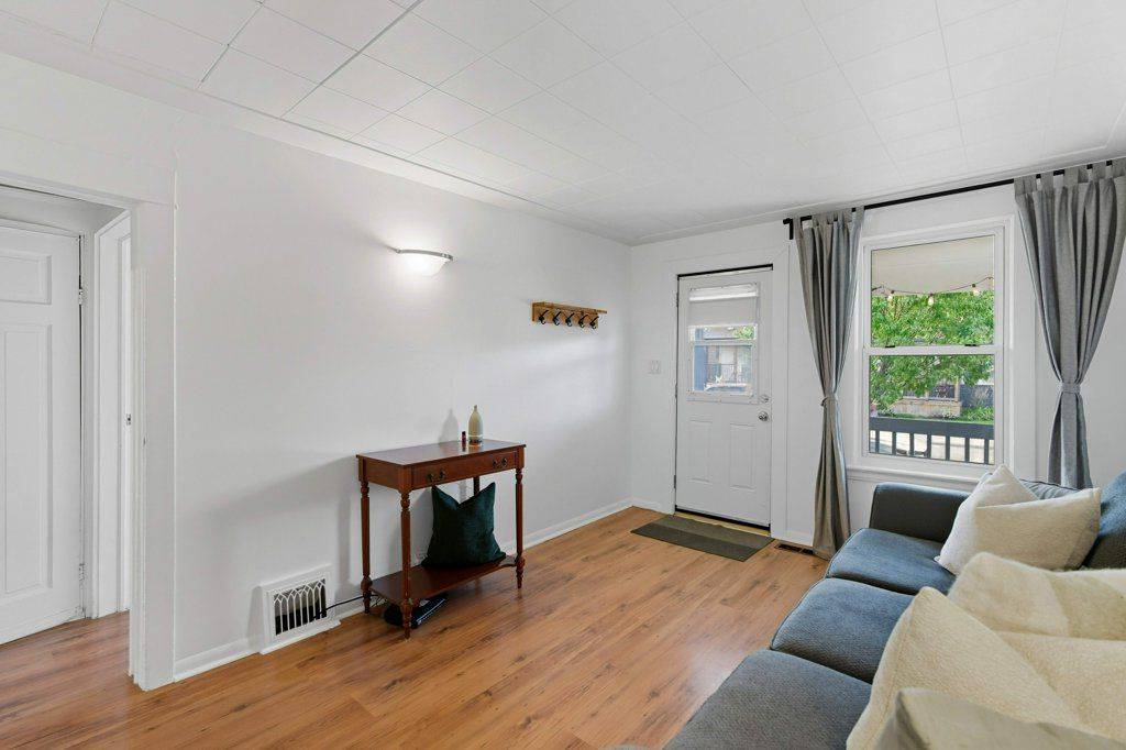 Hamilton, ON L8H 2E7,159 Hope AVE