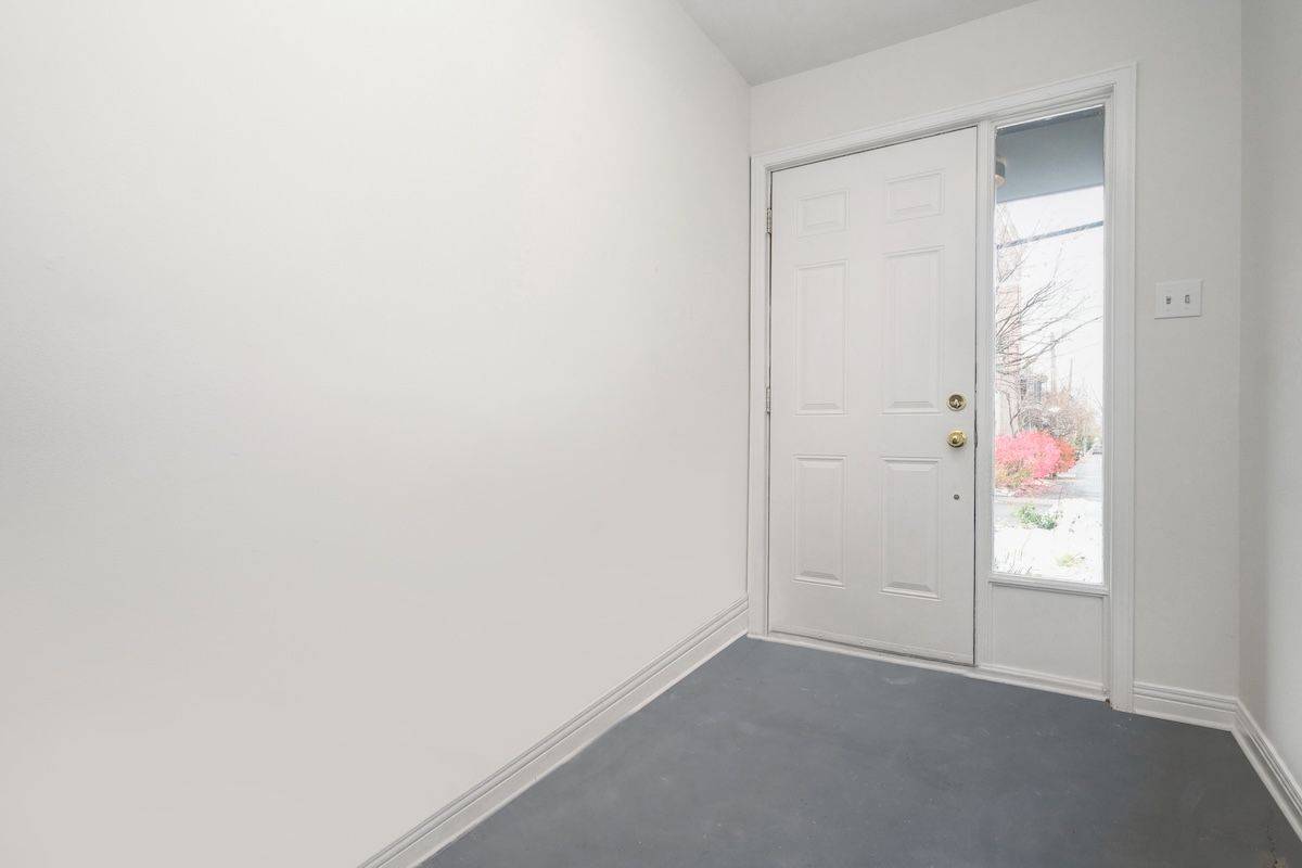 New Edinburgh - Lindenlea, ON K1M 2A8,36B Dufferin RD