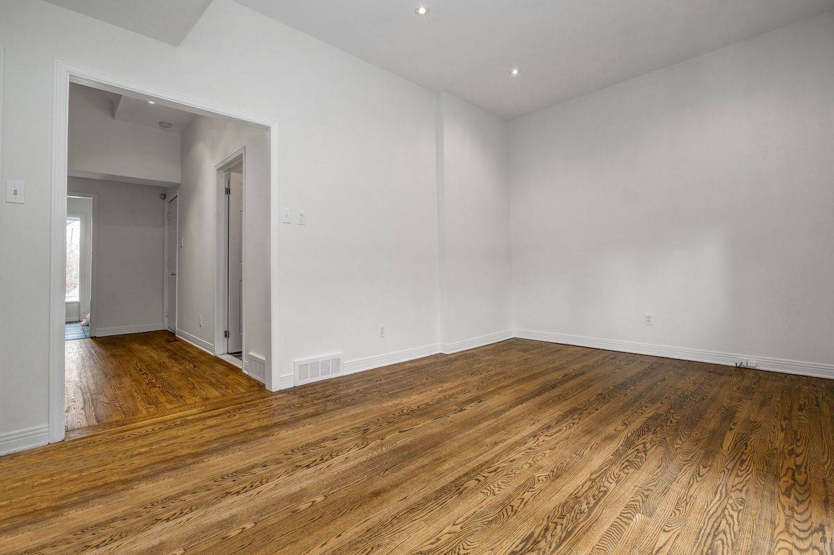 New Edinburgh - Lindenlea, ON K1M 2A8,36B Dufferin RD