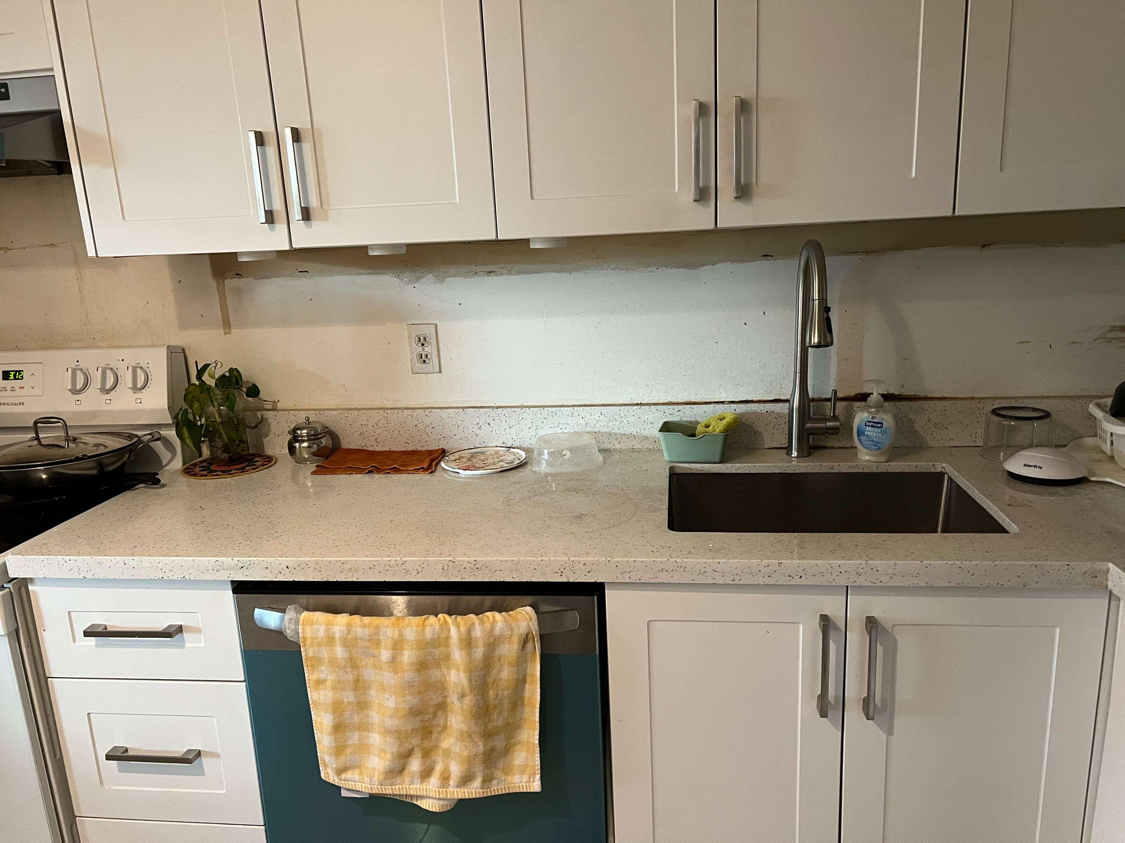 Toronto C15, ON M2J 4T7,165 Cherokee BLVD #128