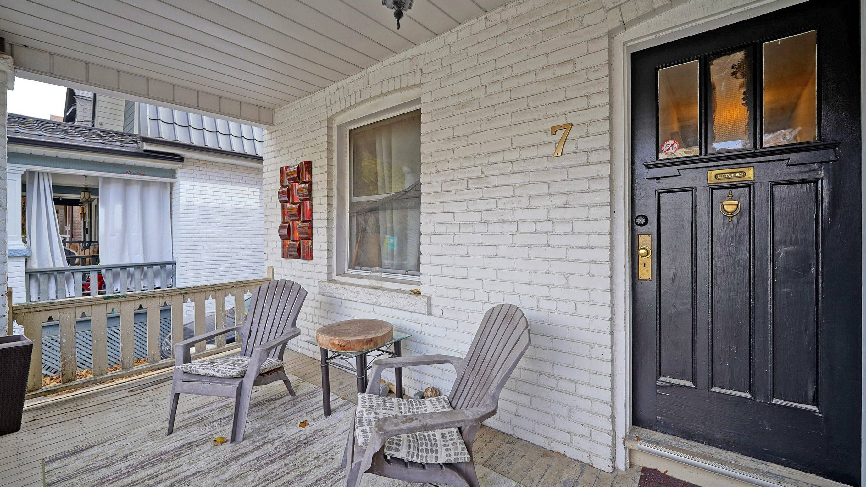 Toronto E02, ON M4C 1P3,7 Harris AVE