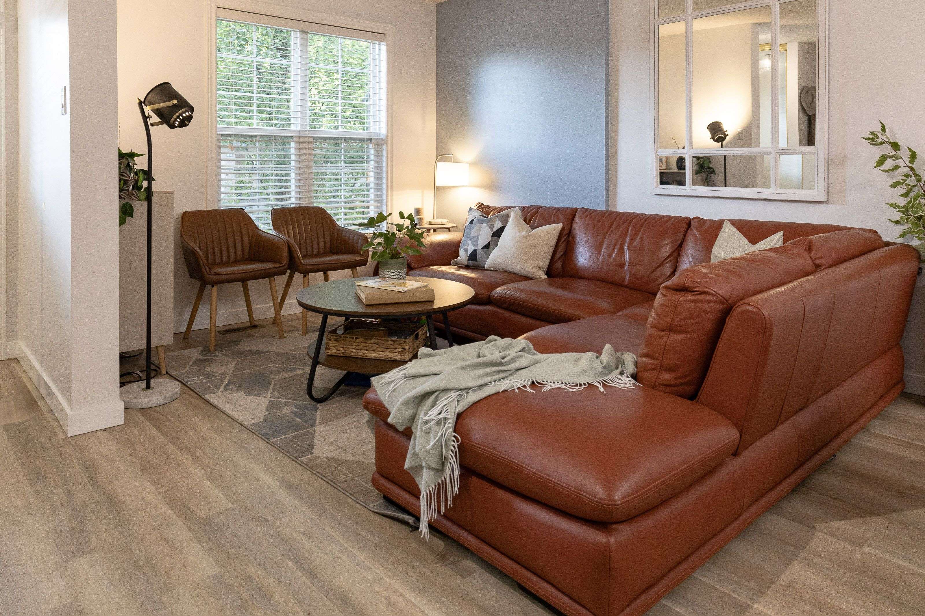 Oakville, ON L6H 5L8,2272 Mowat AVE #45