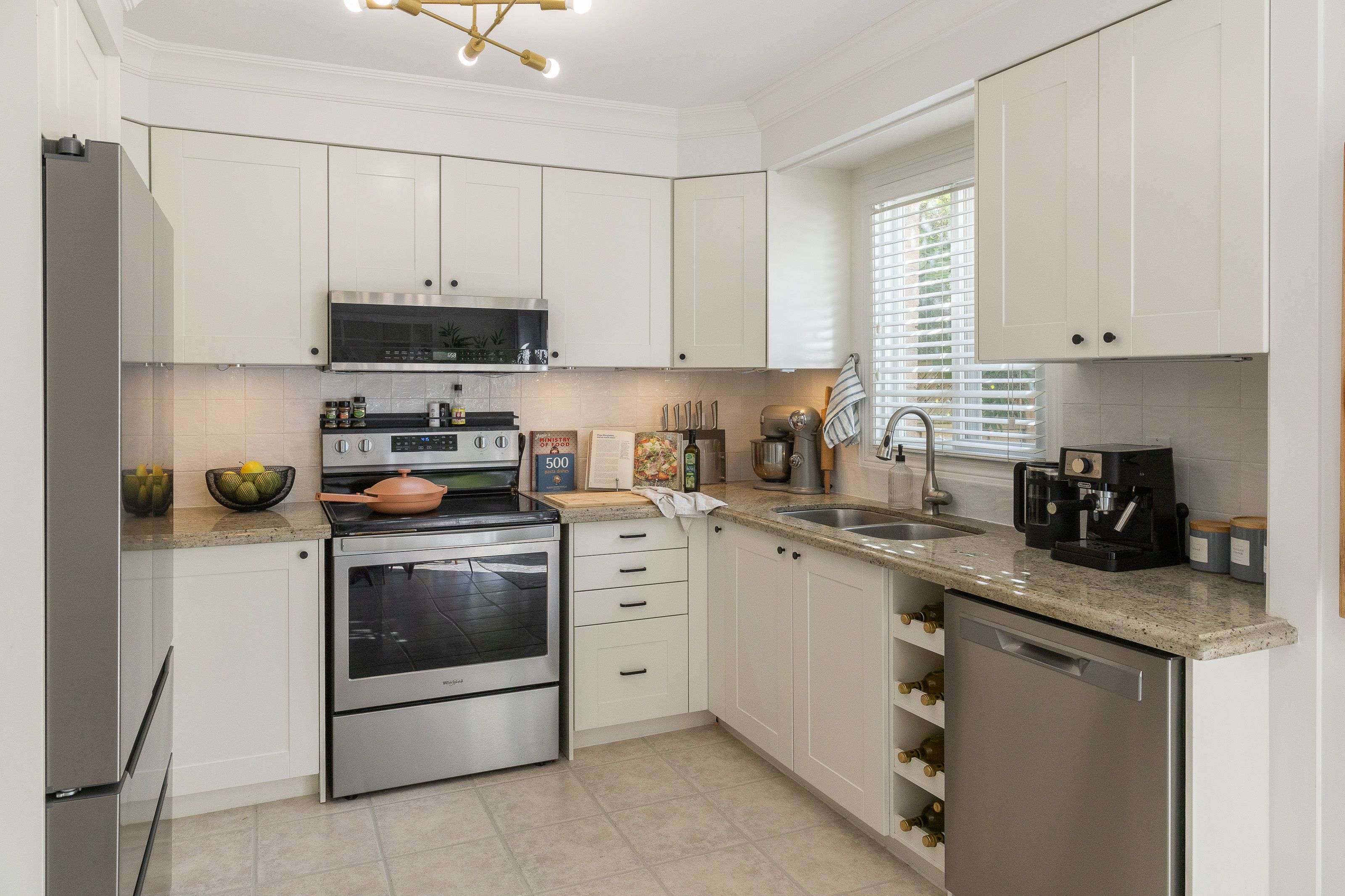 Oakville, ON L6H 5L8,2272 Mowat AVE #45