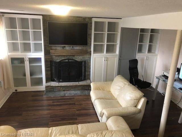 London North, ON N6G 3E9,33 Winding Way CRES