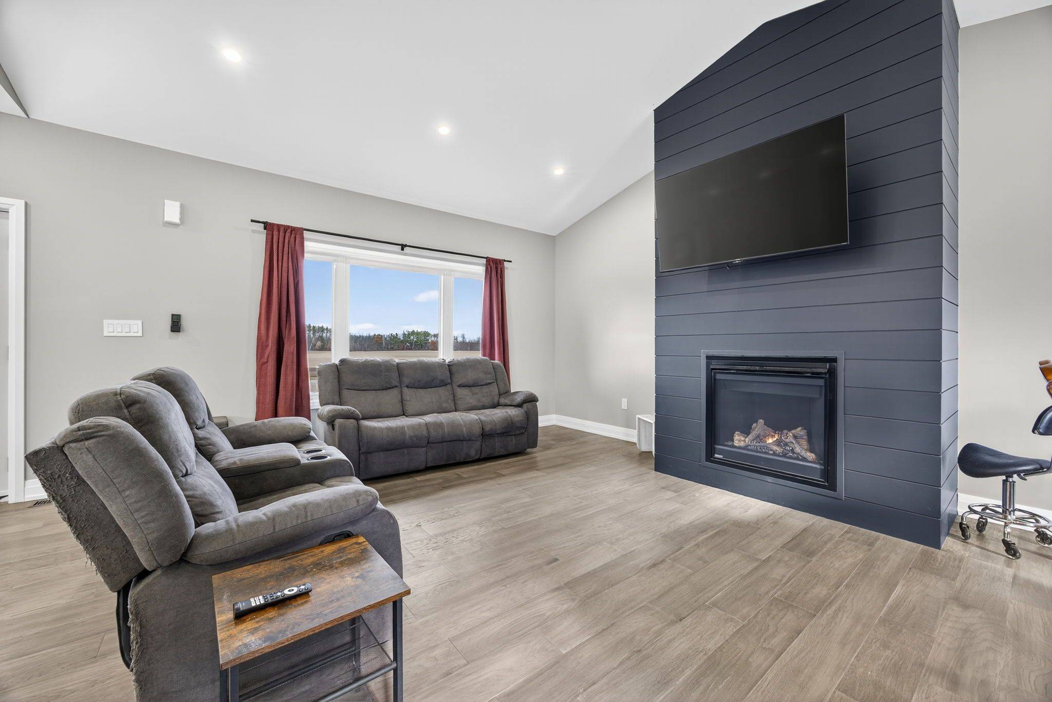 Kawartha Lakes, ON L3V 6H5,122 Day DR