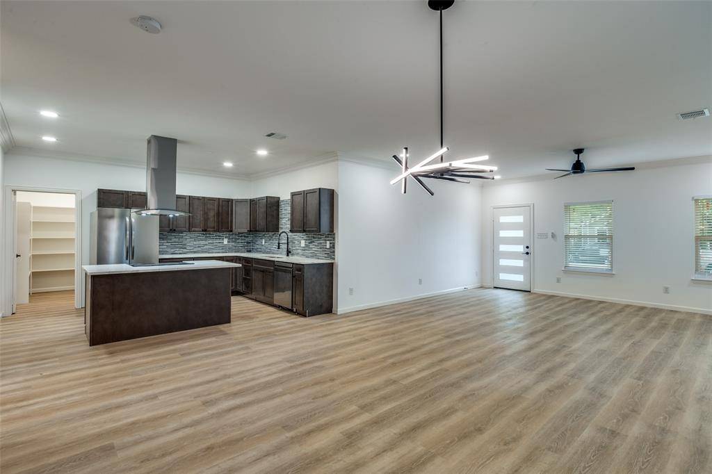 Dallas, TX 75215,1727 Pear