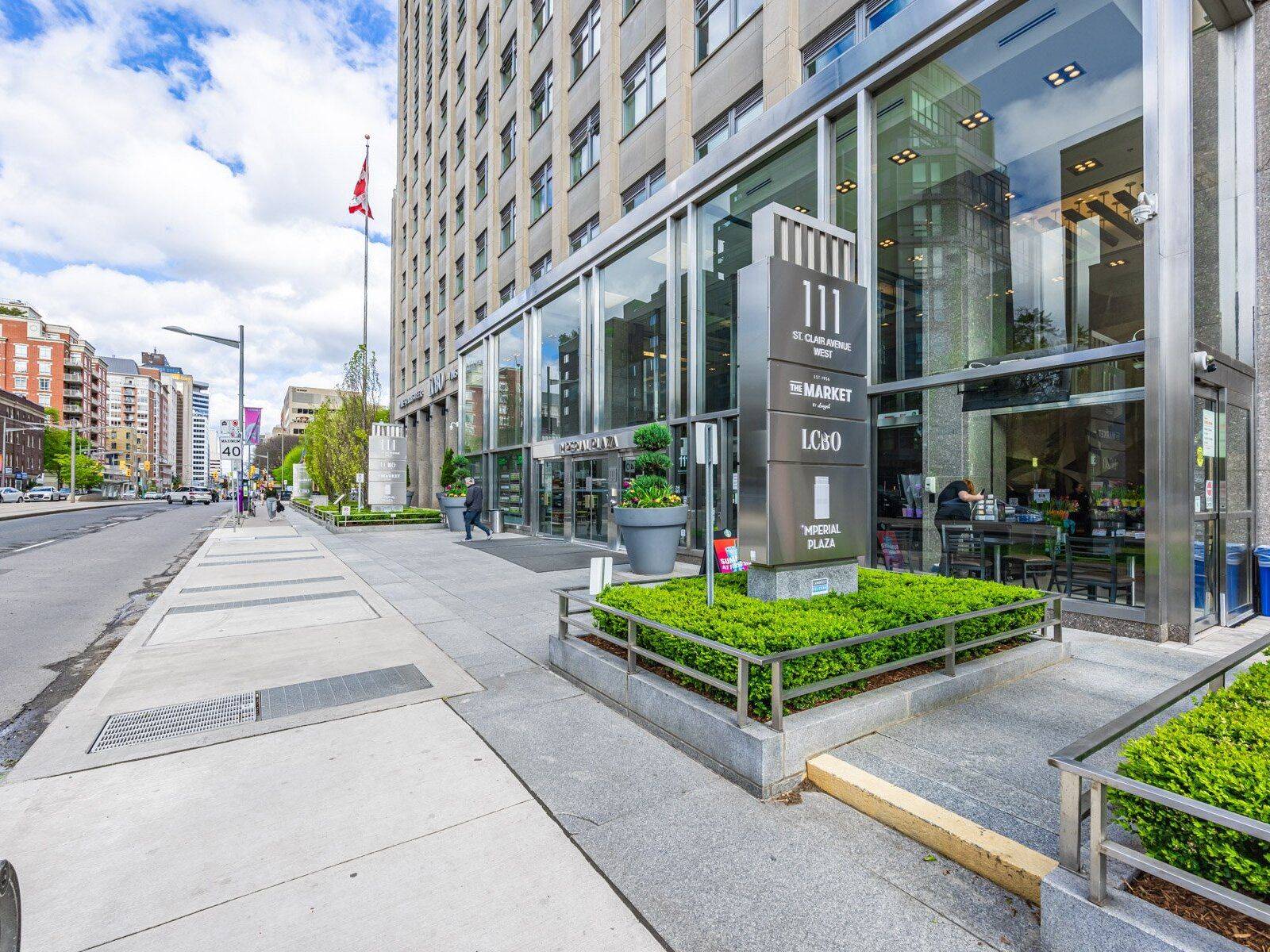 Toronto C02, ON M4V 1N5,111 St Clair AVE W #419