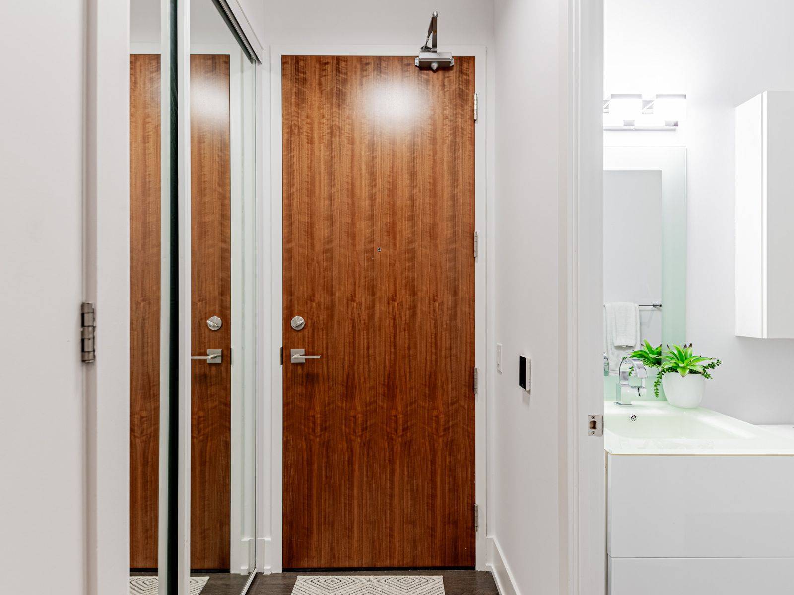 Toronto C02, ON M4V 1N5,111 St Clair AVE W #419