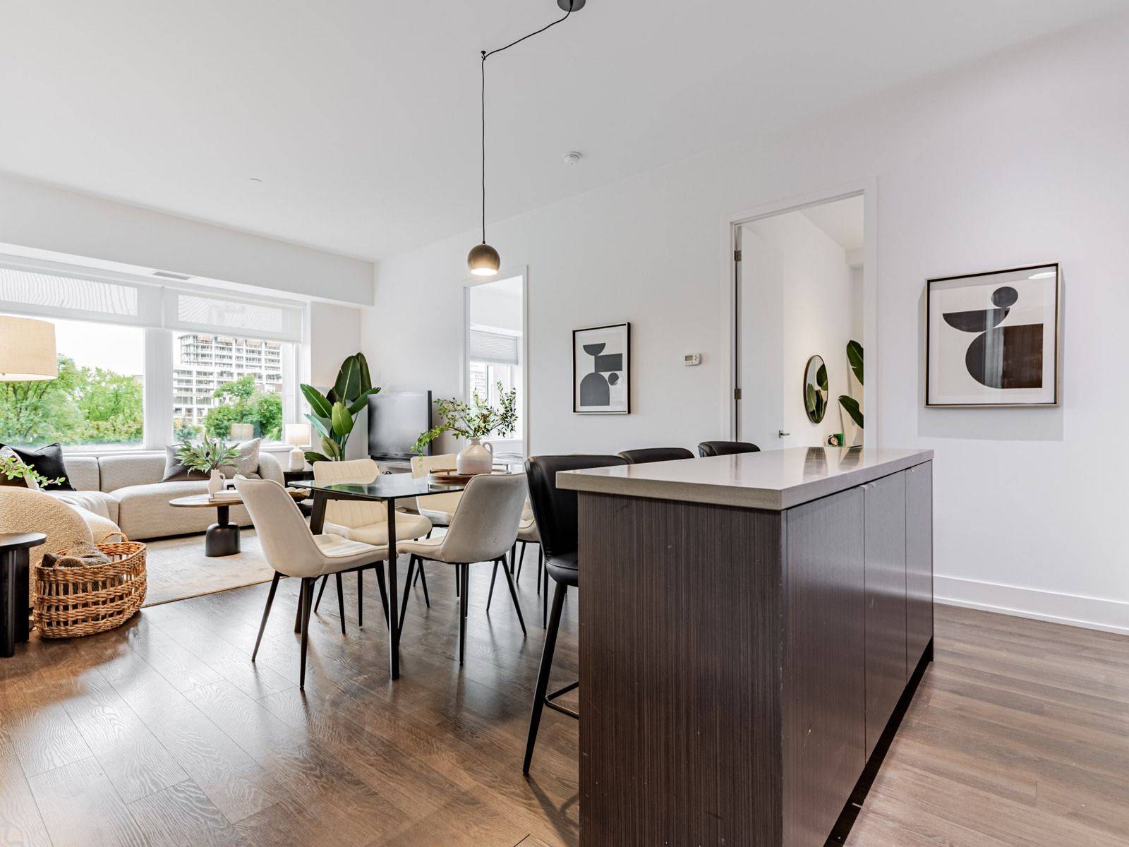 Toronto C02, ON M4V 1N5,111 St Clair AVE W #419