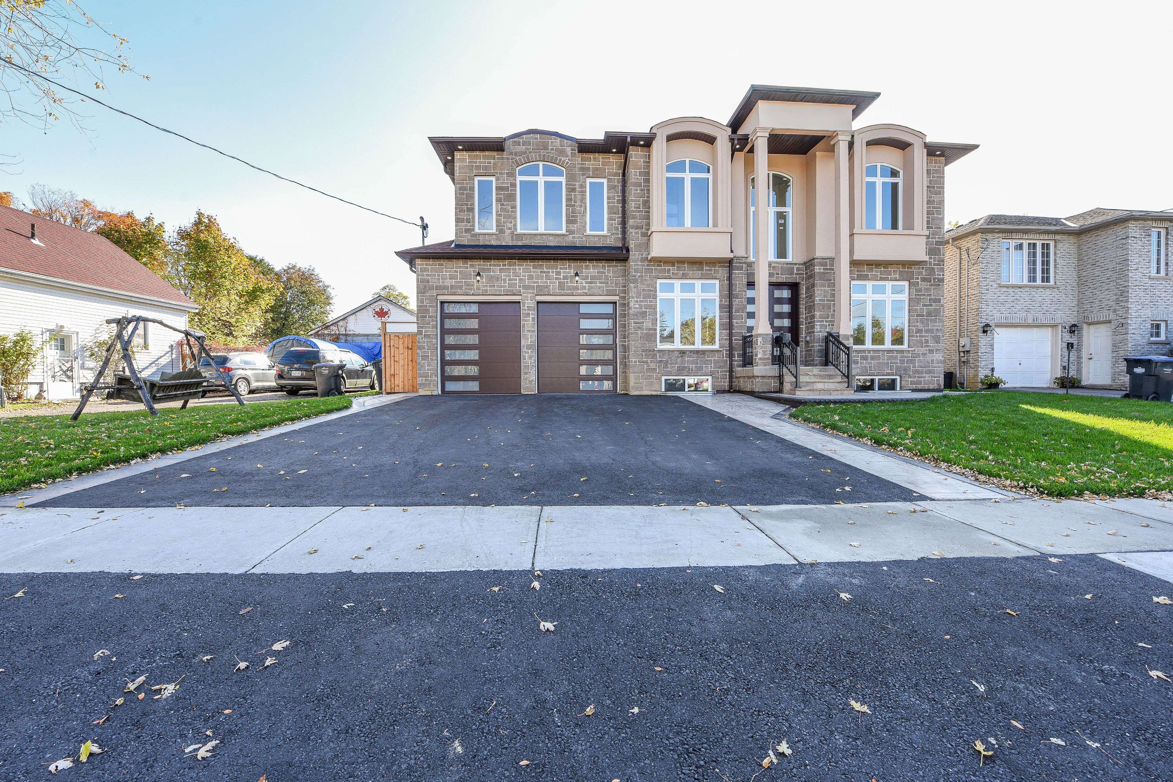 Brampton, ON L6W 1Y7,11 Hillcrest AVE