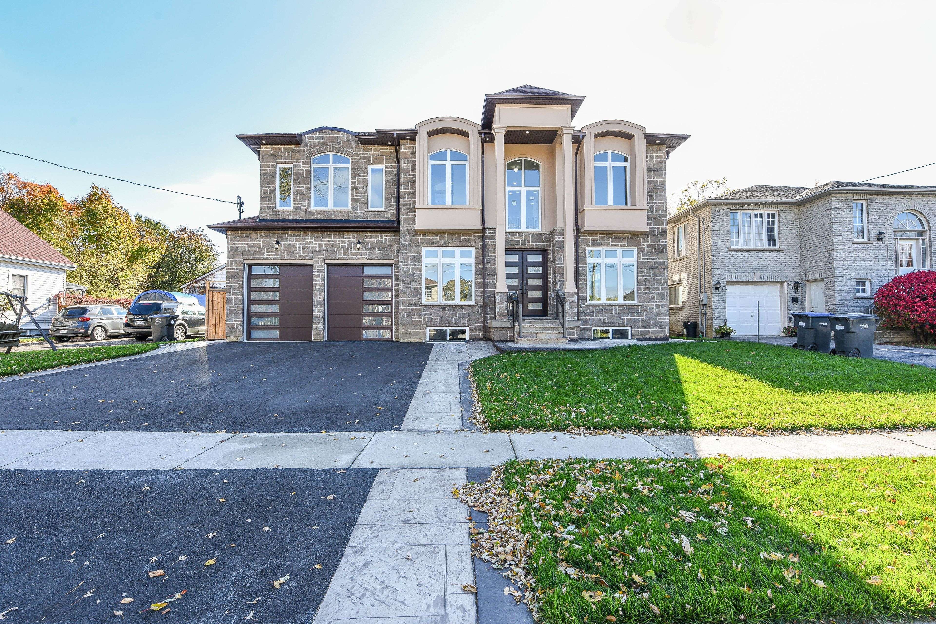 Brampton, ON L6W 1Y7,11 Hillcrest AVE