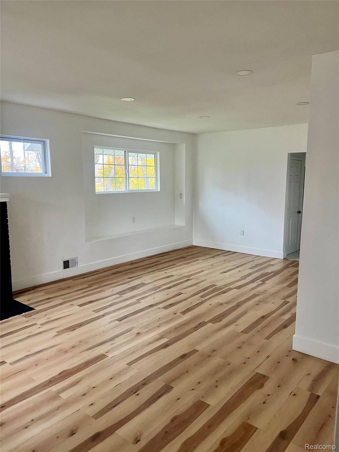 Detroit, MI 48213,11160 Charlemagne ST