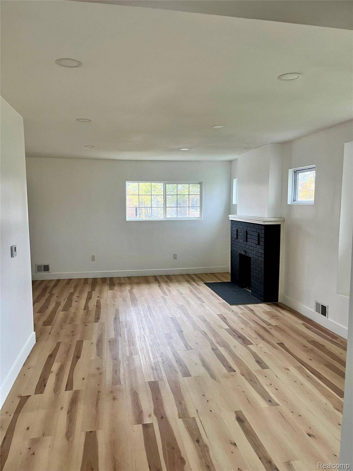 Detroit, MI 48213,11160 Charlemagne ST