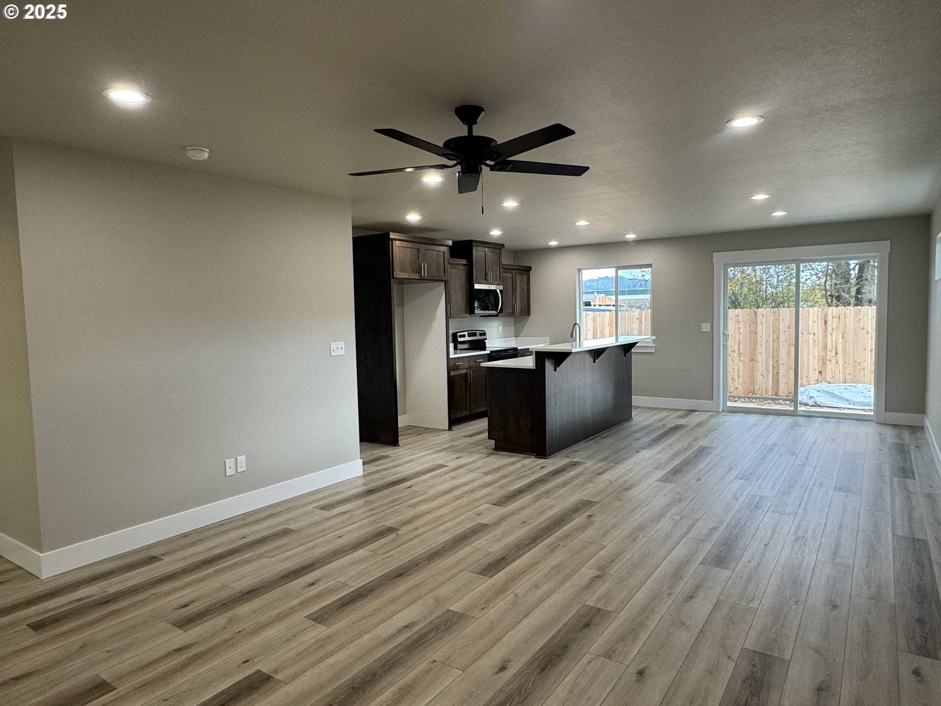 Sutherlin, OR 97479,220 MILLER ST