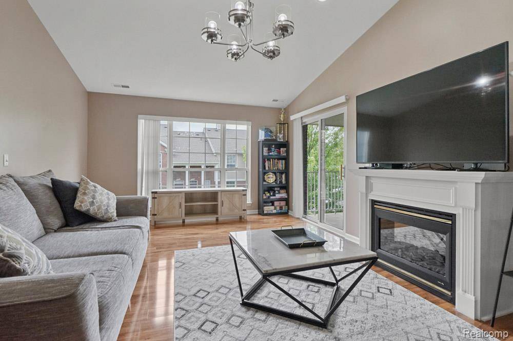 Macomb, MI 48044,16417 CHATHAM DR