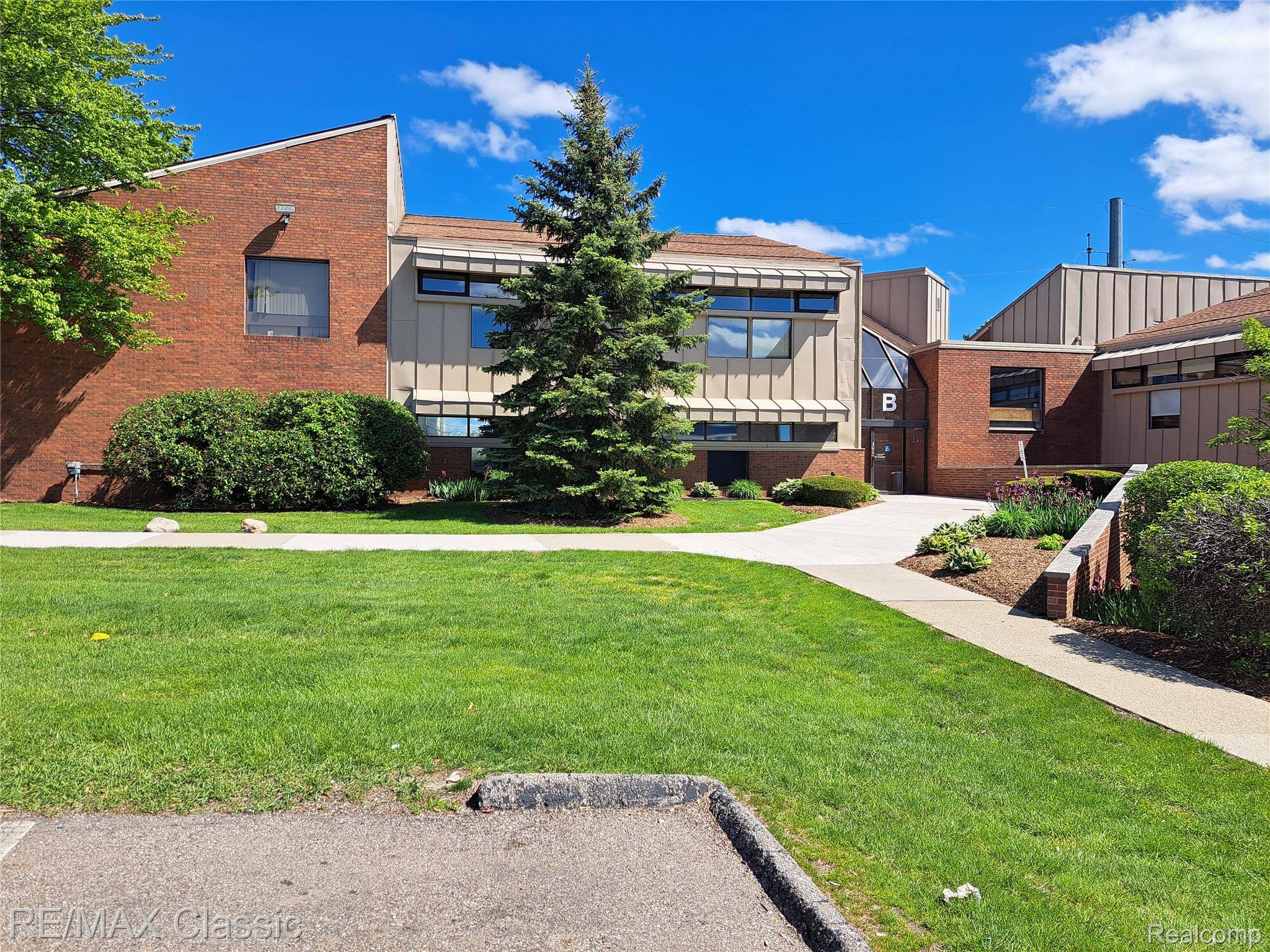 MI 48334,32905 W 12 MILE RD W #130