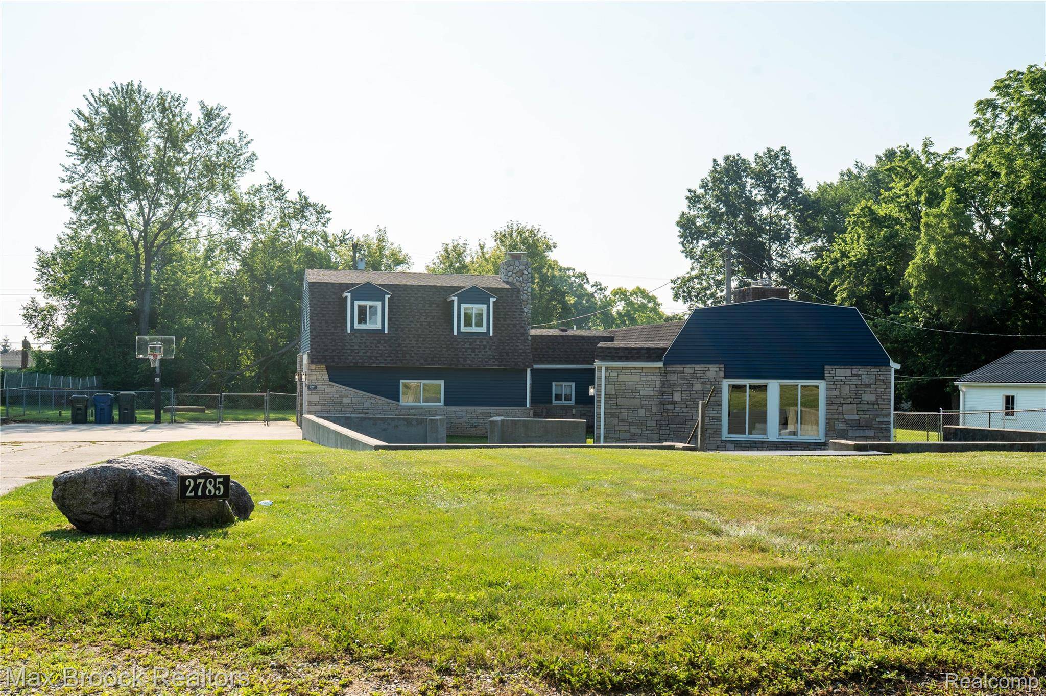 Rochester Hills, MI 48309,2785 Saint Clair DR