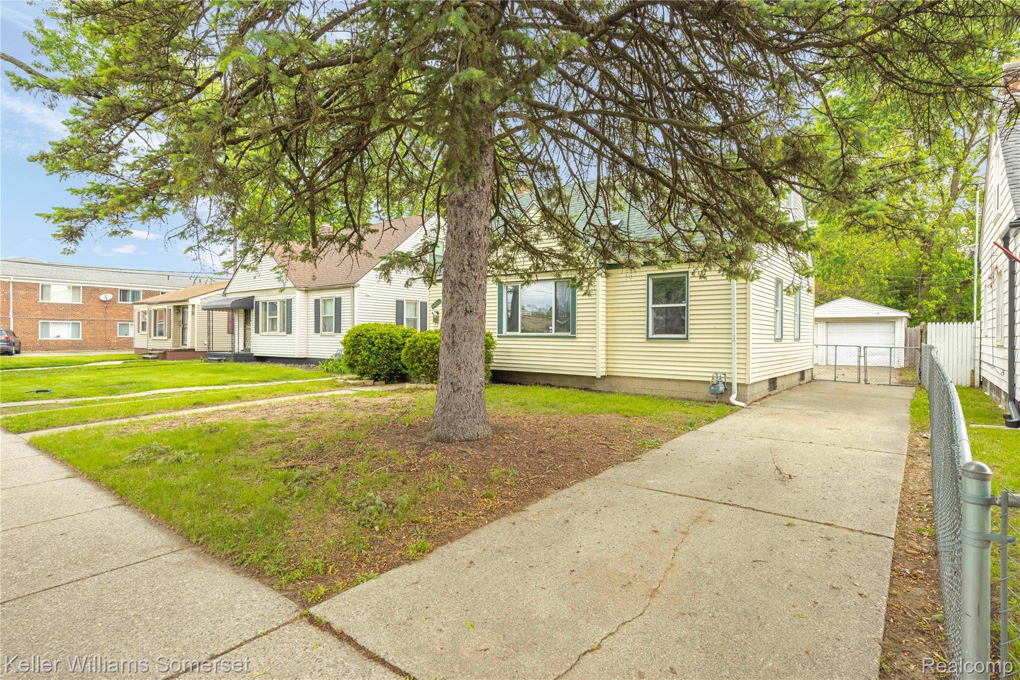 Detroit, MI 48219,19020 Shiawassee DR