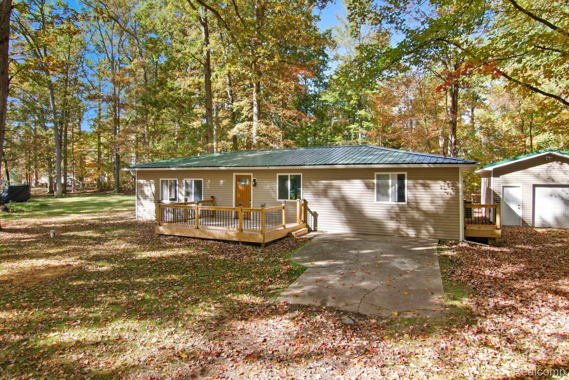 Columbiaville, MI 48421,631 PINE DR