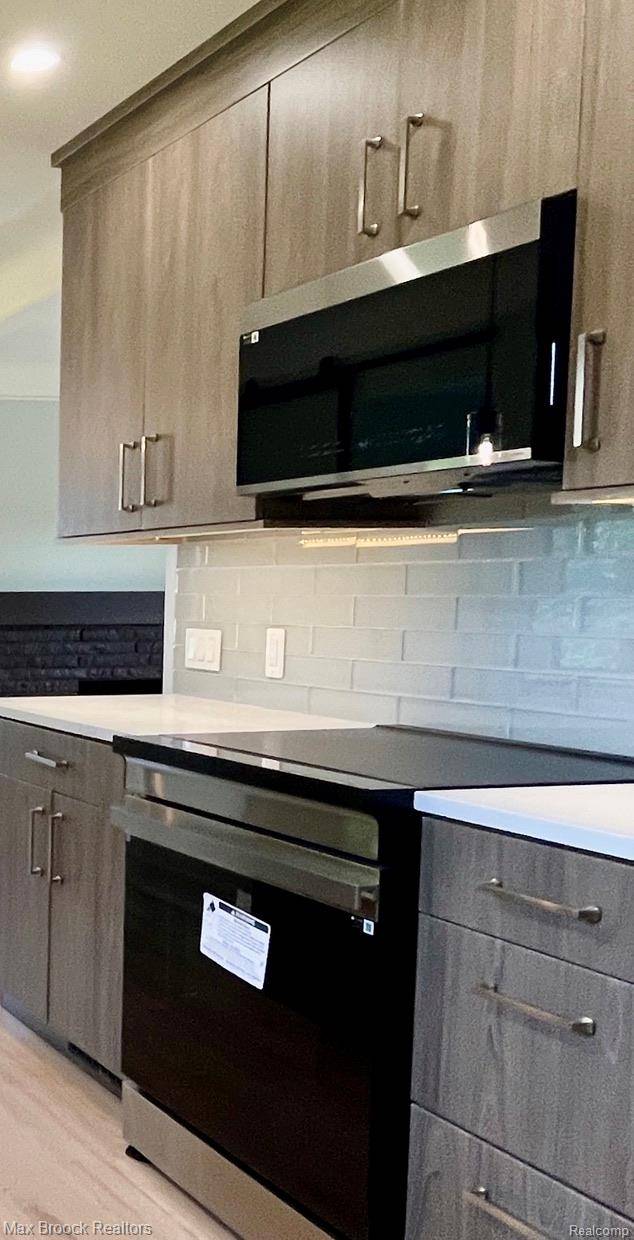 Royal Oak, MI 48073,2414 Hawkins AVE