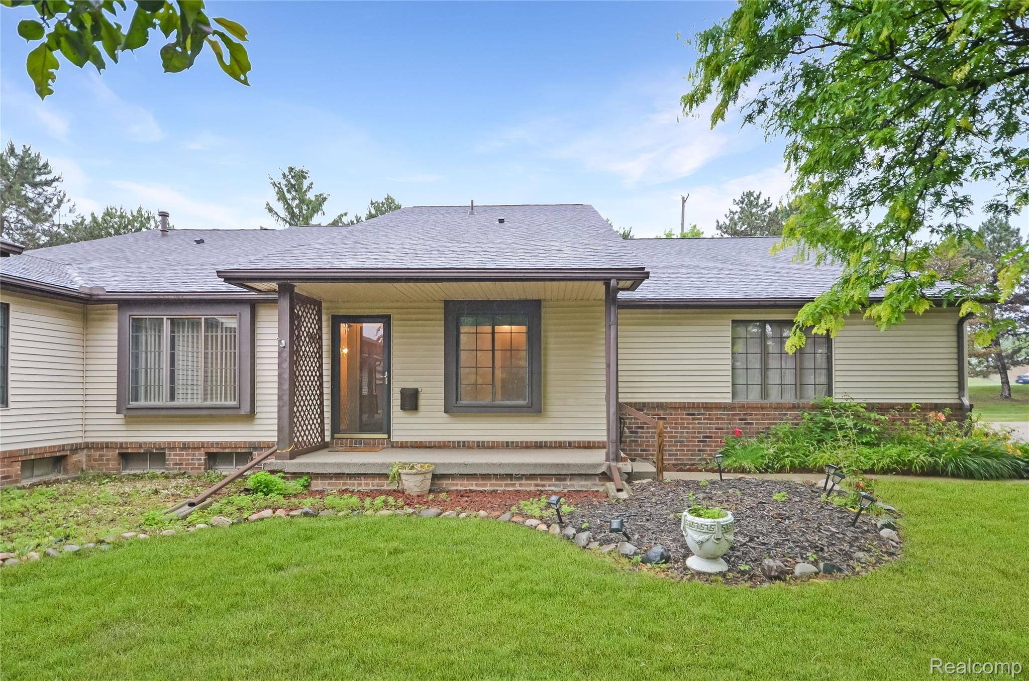 Grand Blanc, MI 48439,5007 Sandalwood DR