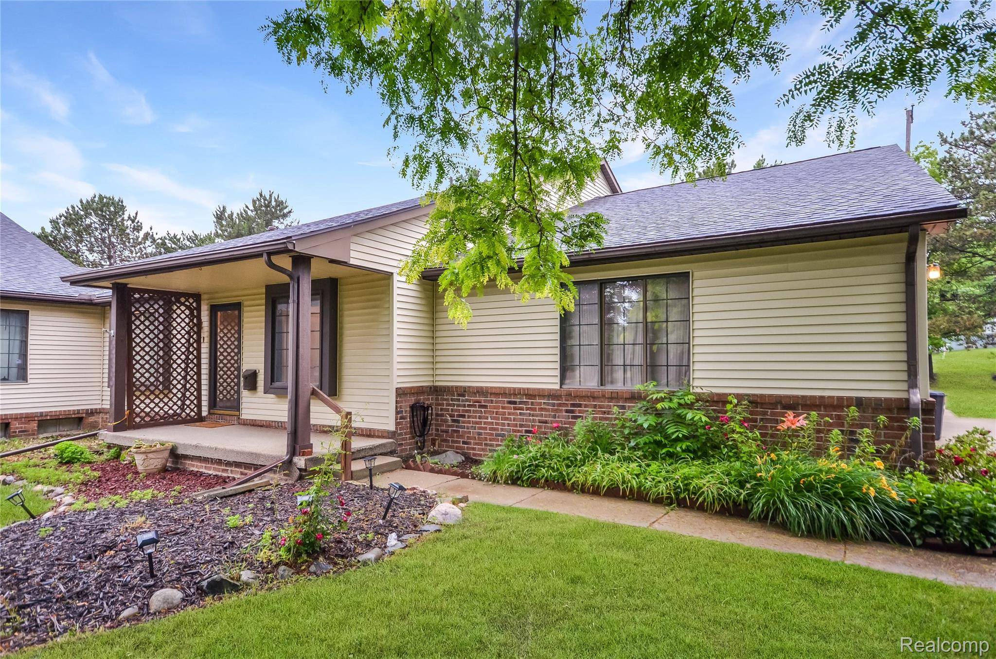 Grand Blanc, MI 48439,5007 Sandalwood DR