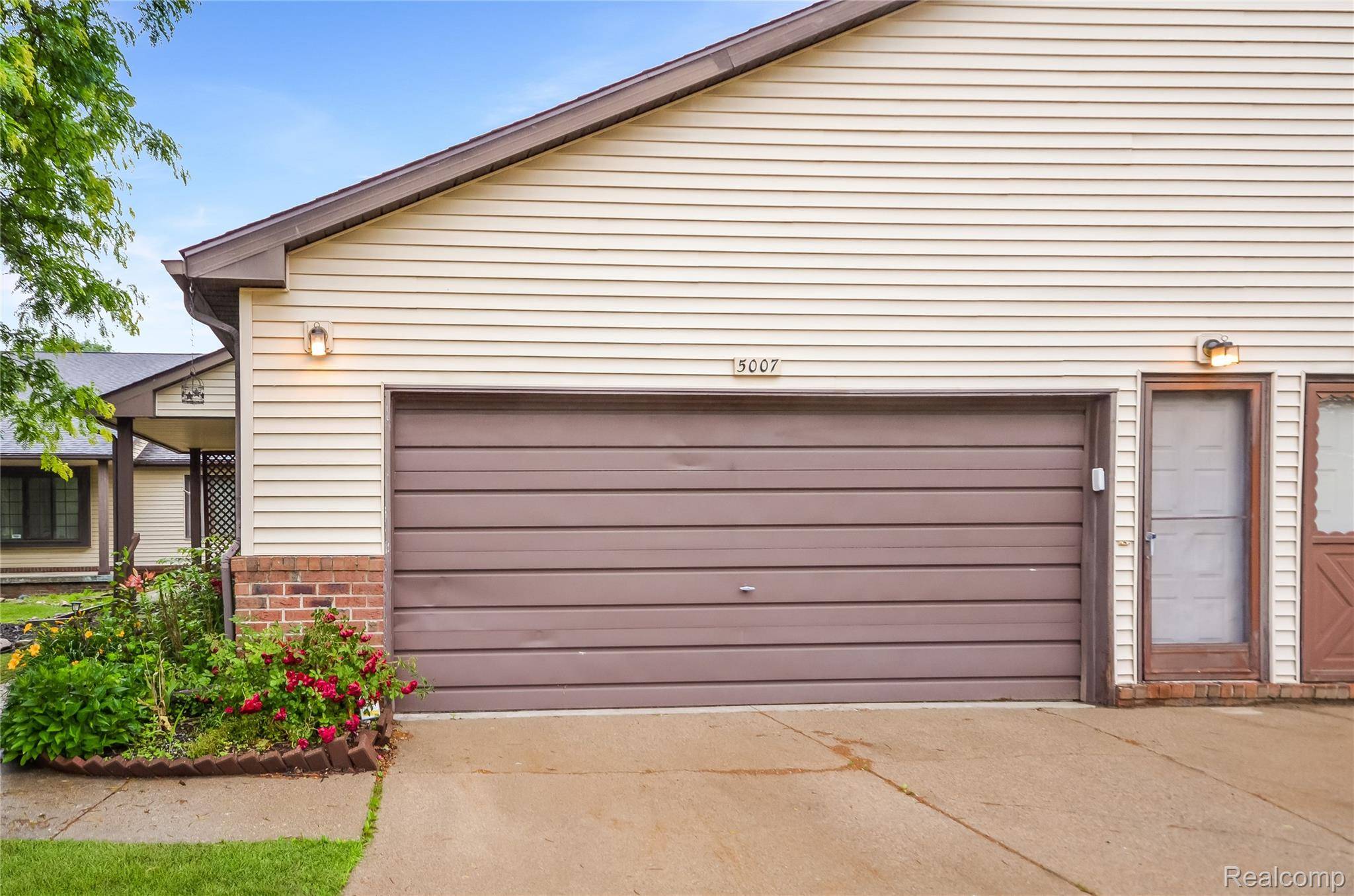 Grand Blanc, MI 48439,5007 Sandalwood DR