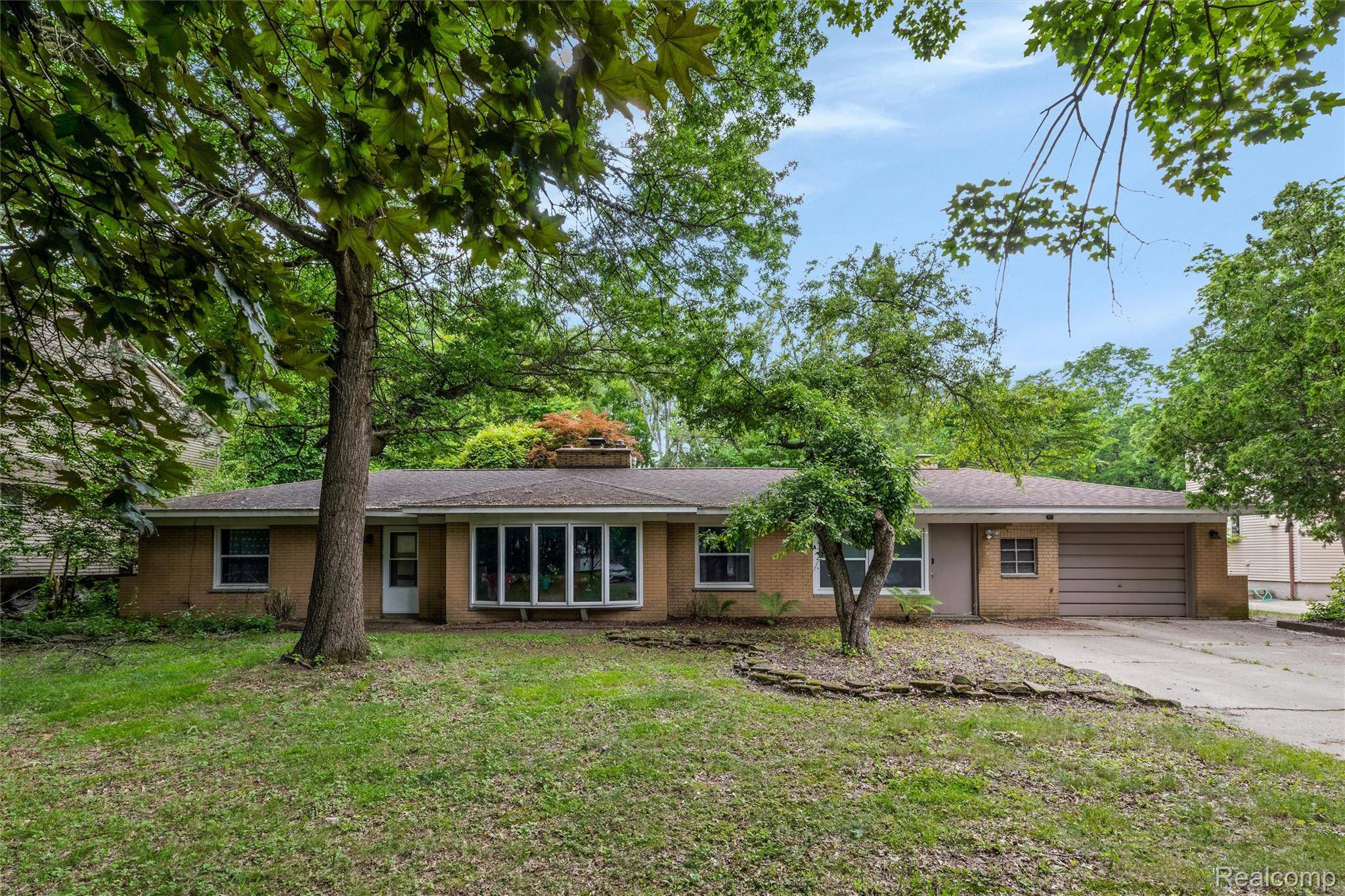 Southfield, MI 48033,23385 Hunters LN