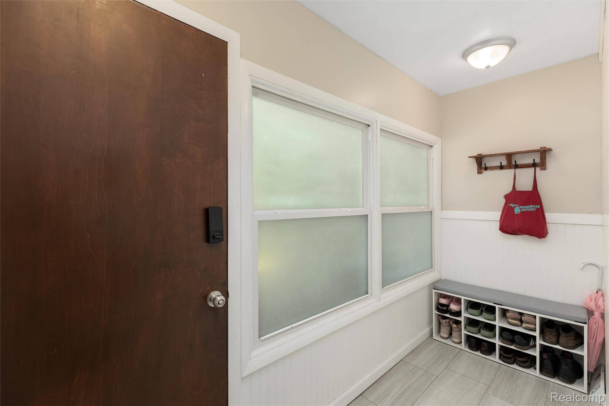 Southfield, MI 48033,23385 Hunters LN