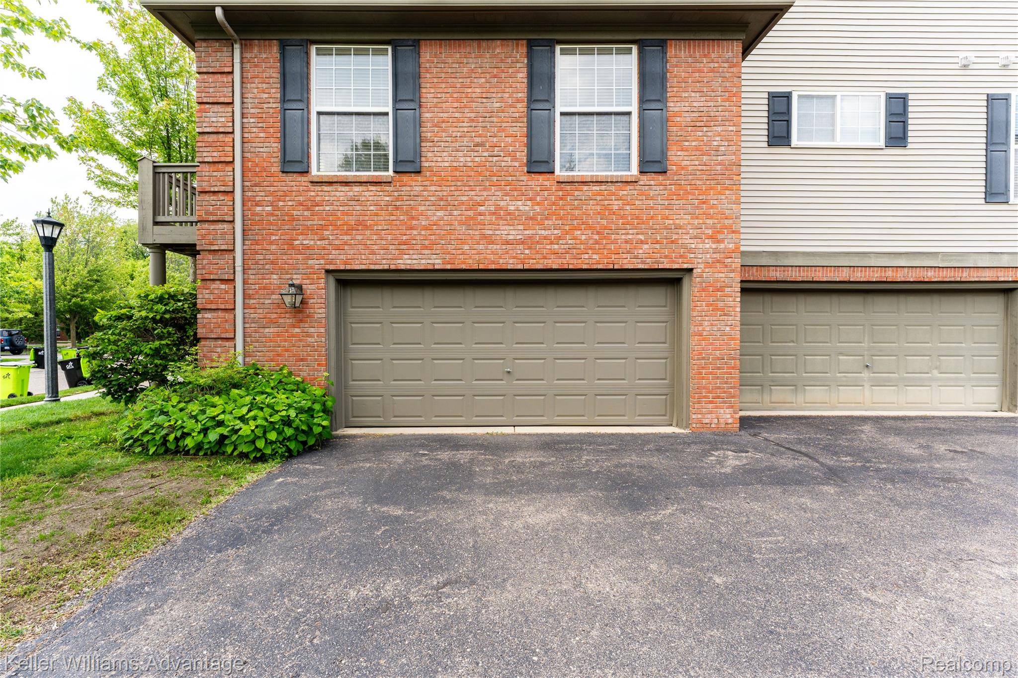 Novi, MI 48377,28498 Carlton Way DR