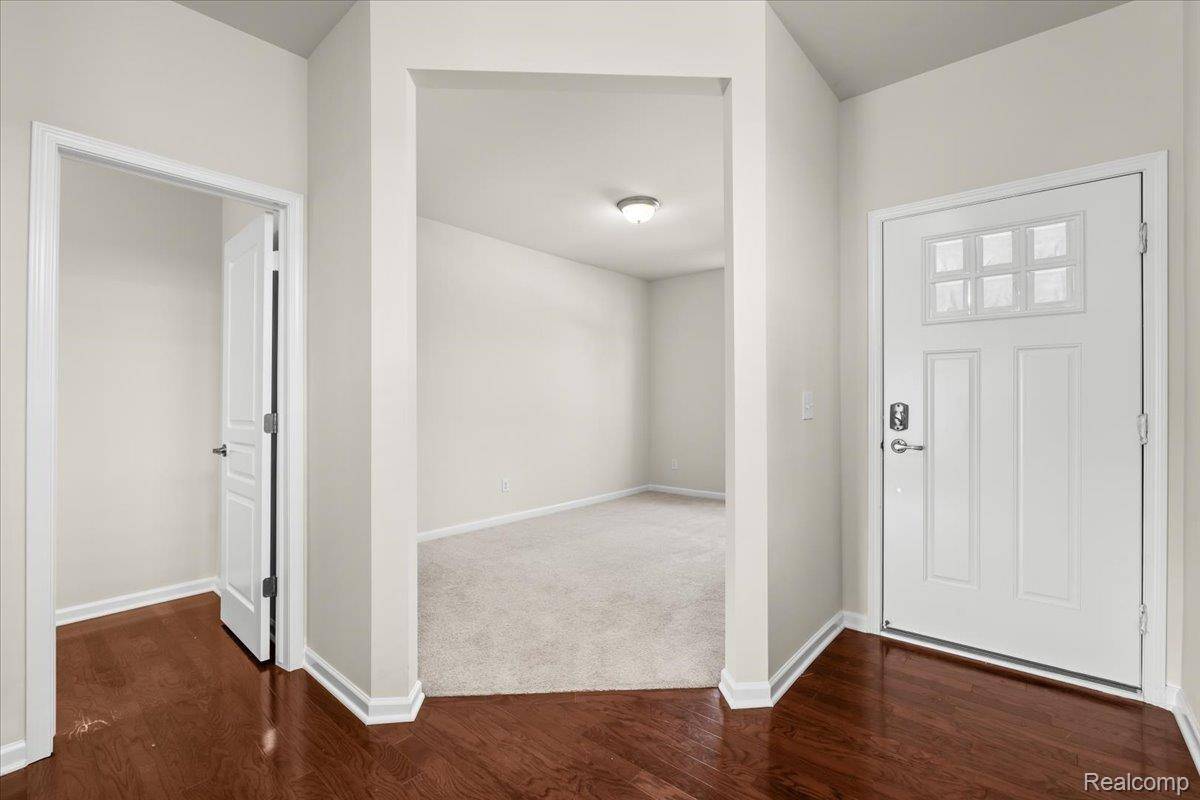 Novi, MI 48374,49552 Harrier PL