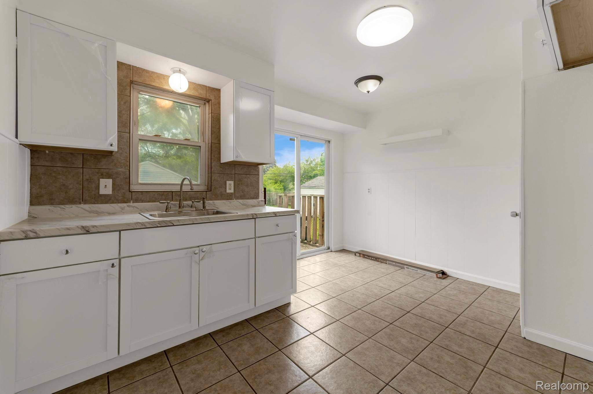 Redford, MI 48240,19357 Indian