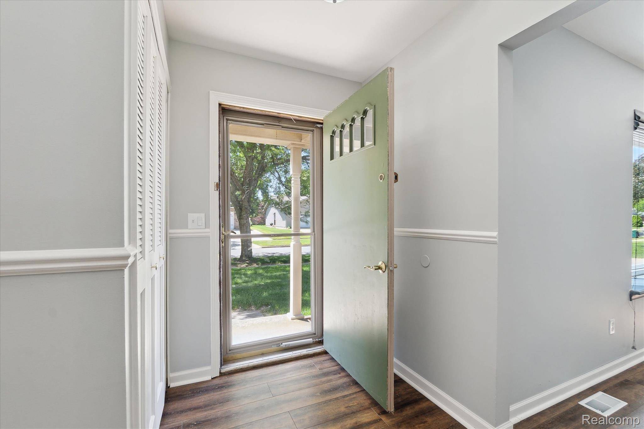 Durand, MI 48429,402 N Hampton DR