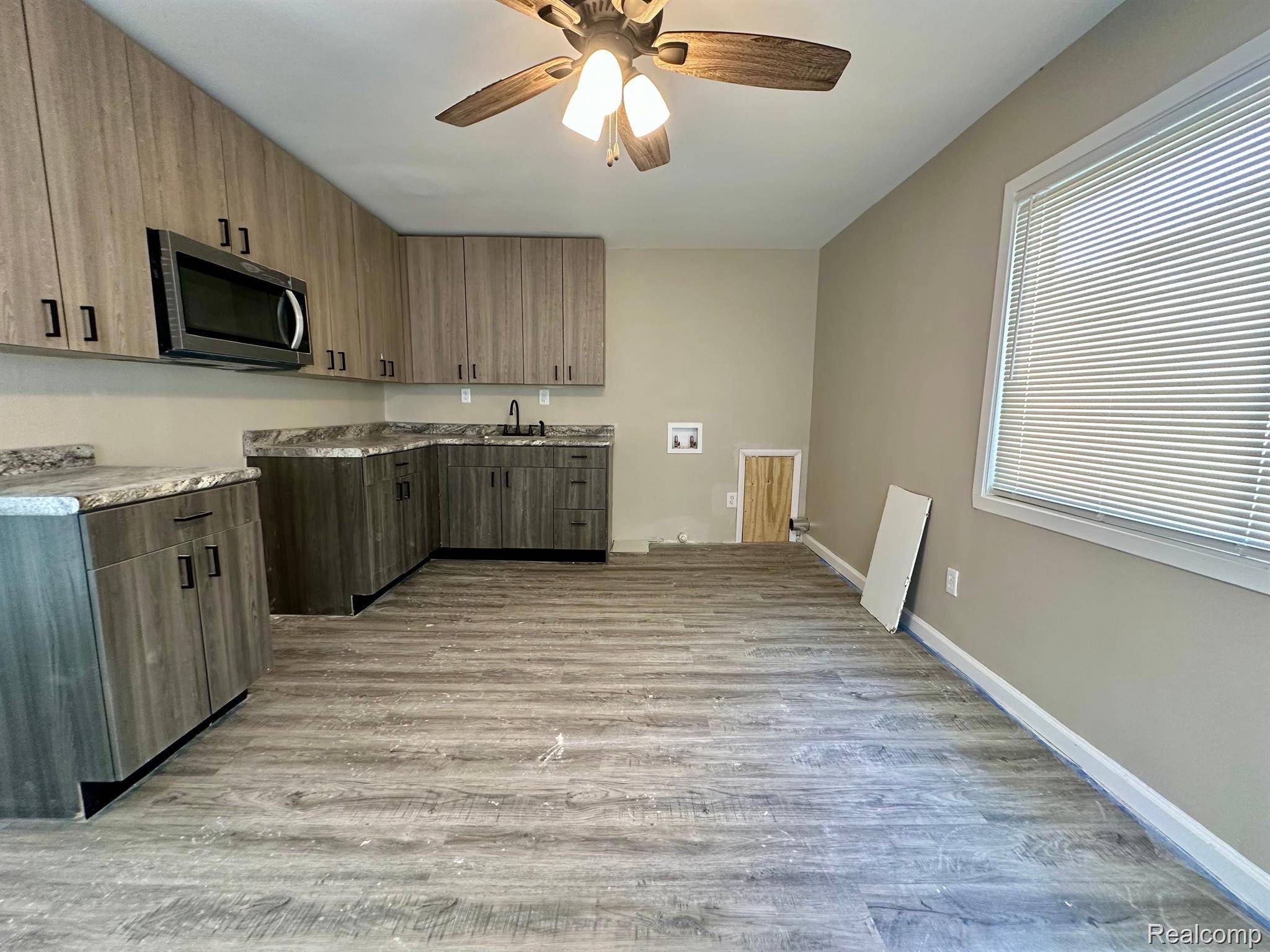 Detroit, MI 48223,13955 DOLPHIN ST