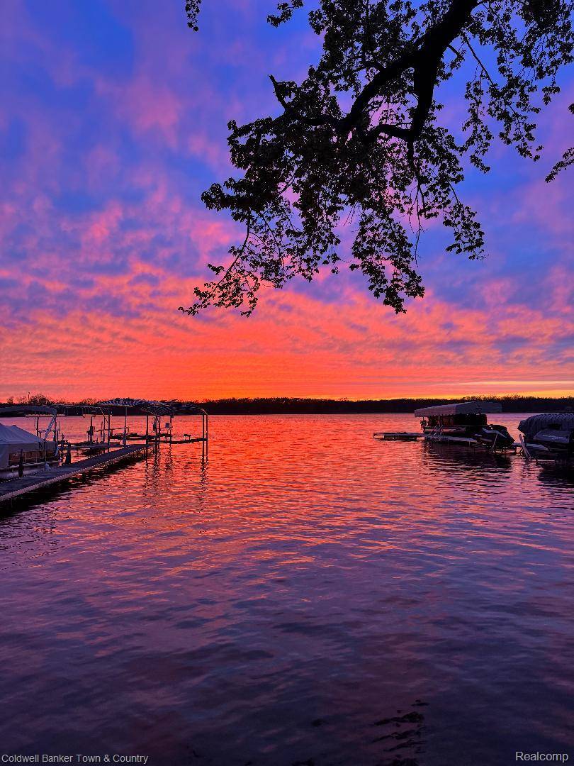 Pinckney, MI 48169,11729 Algonquin DR