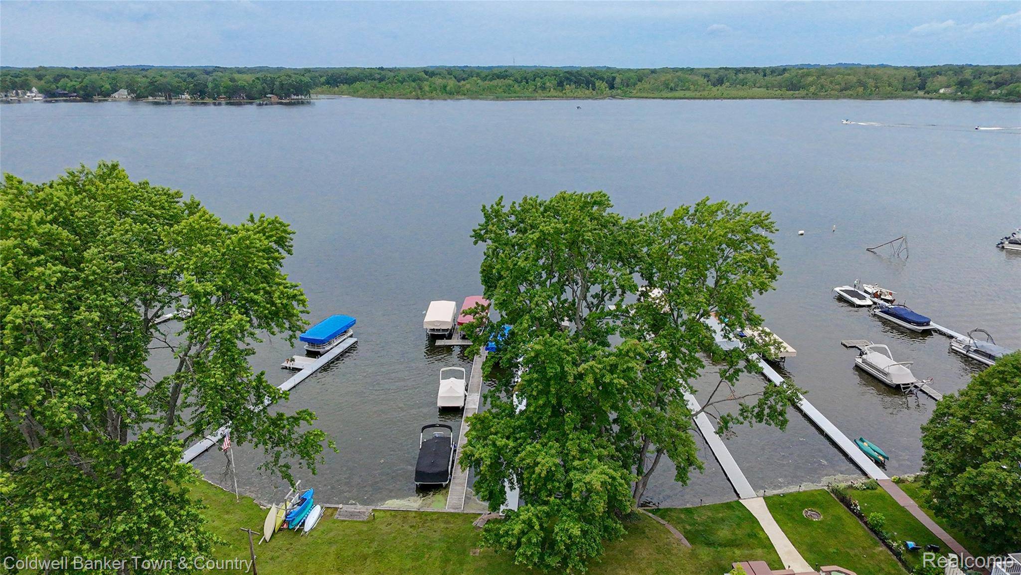 Pinckney, MI 48169,11729 Algonquin DR