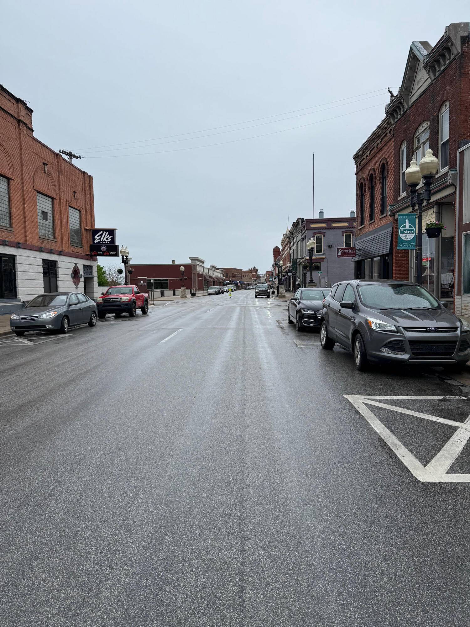 Manistee, MI 49660,437 River ST