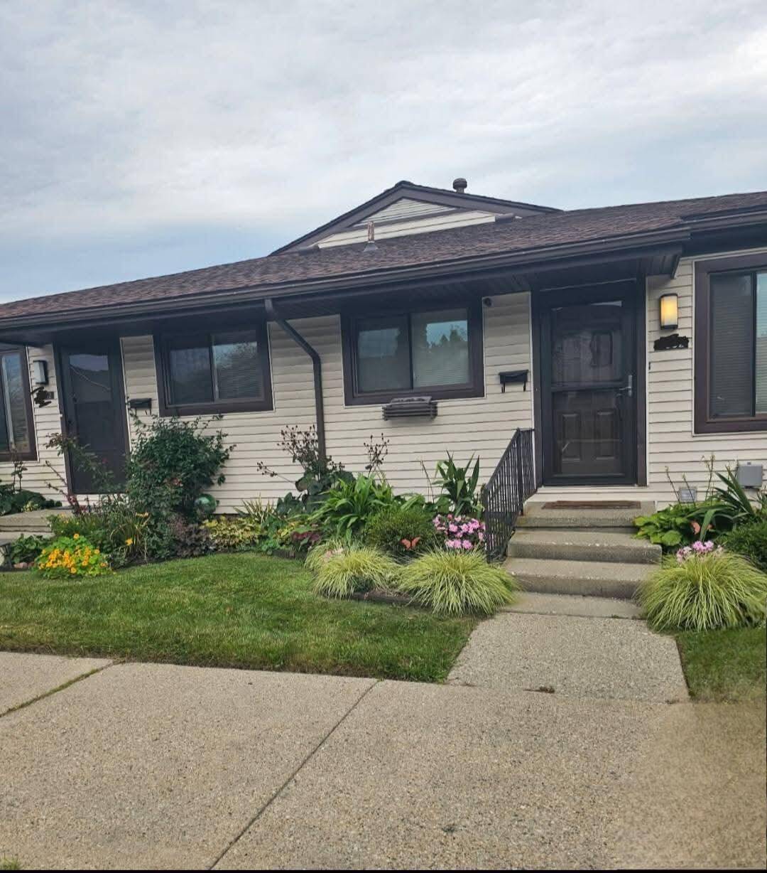 MI 48197,3062 Roundtree BLVD