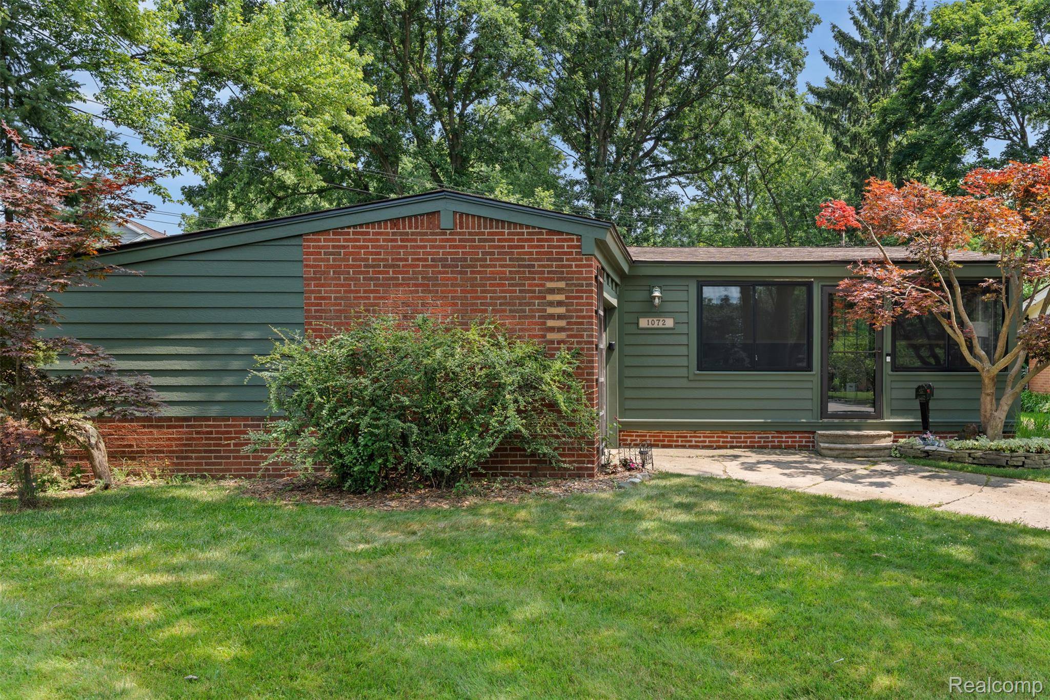 Troy, MI 48084,1072 Brooklawn CT