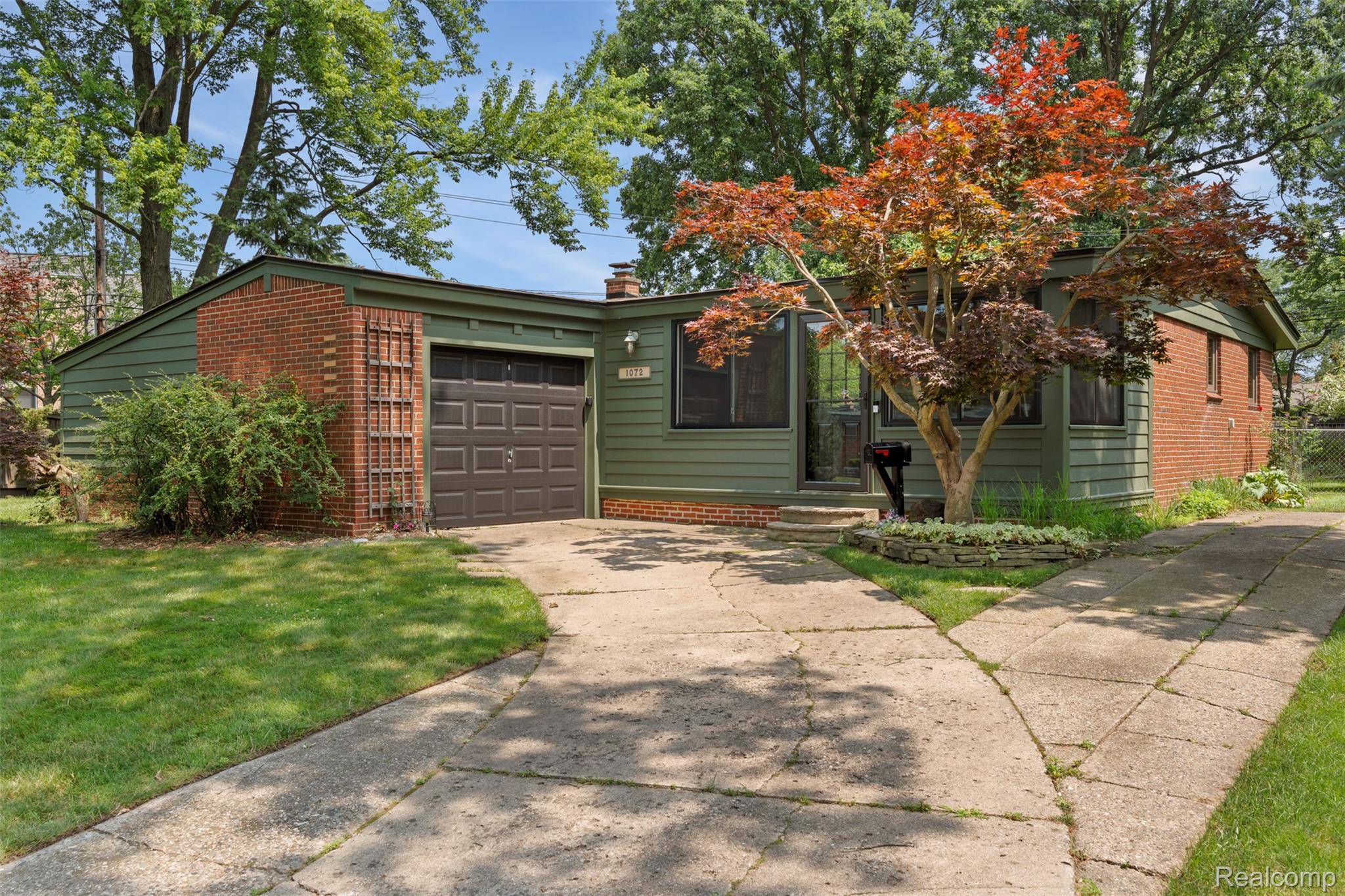 Troy, MI 48084,1072 Brooklawn CT