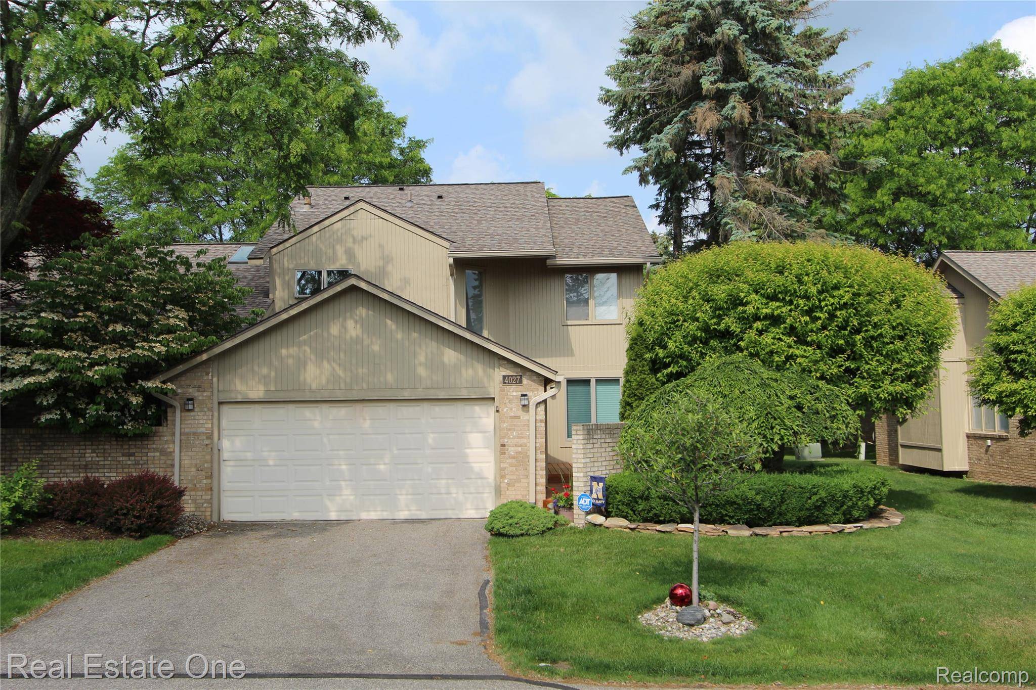 West Bloomfield, MI 48323,4027 Foxpointe DR