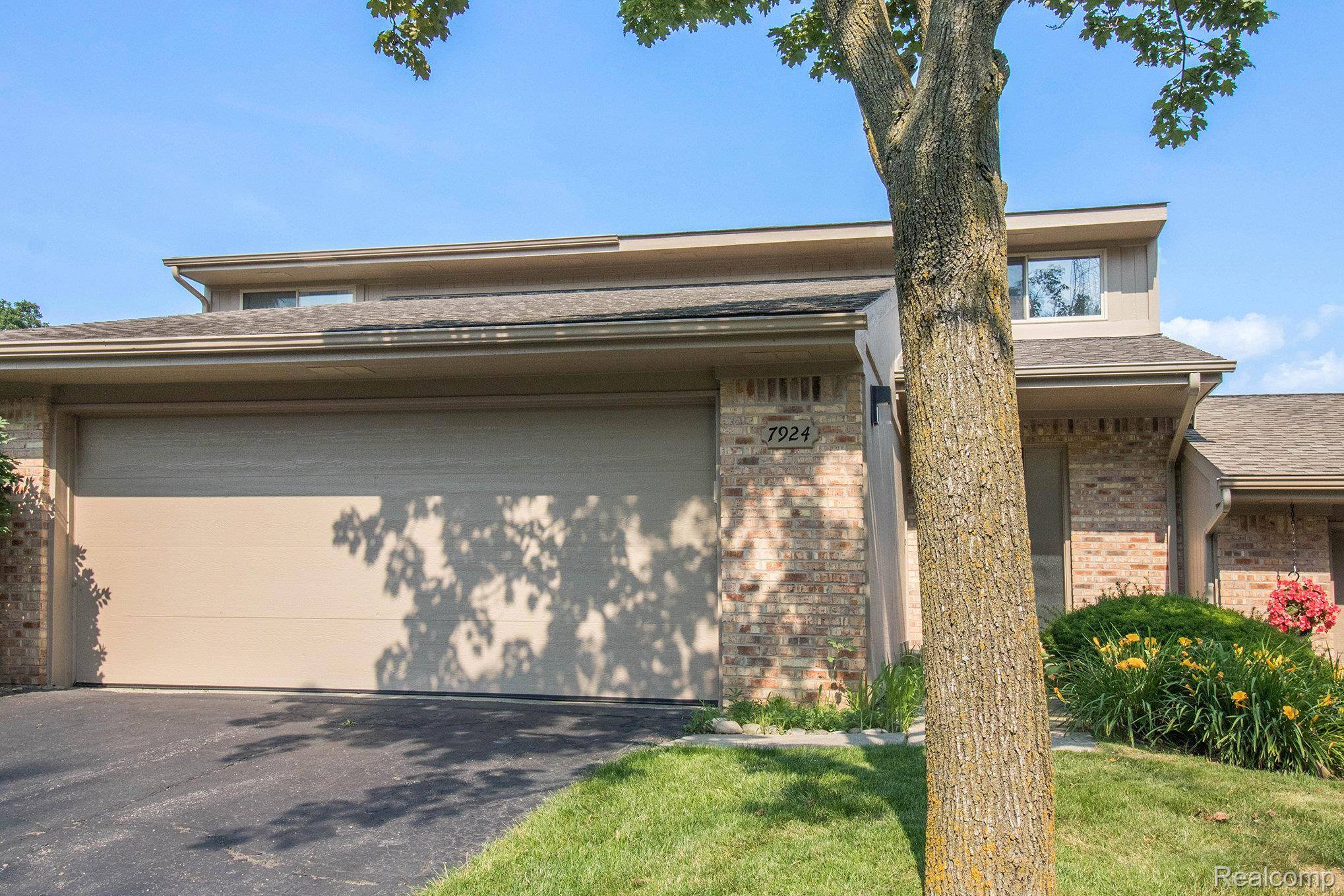 Waterford, MI 48329,7924 Meadow DR